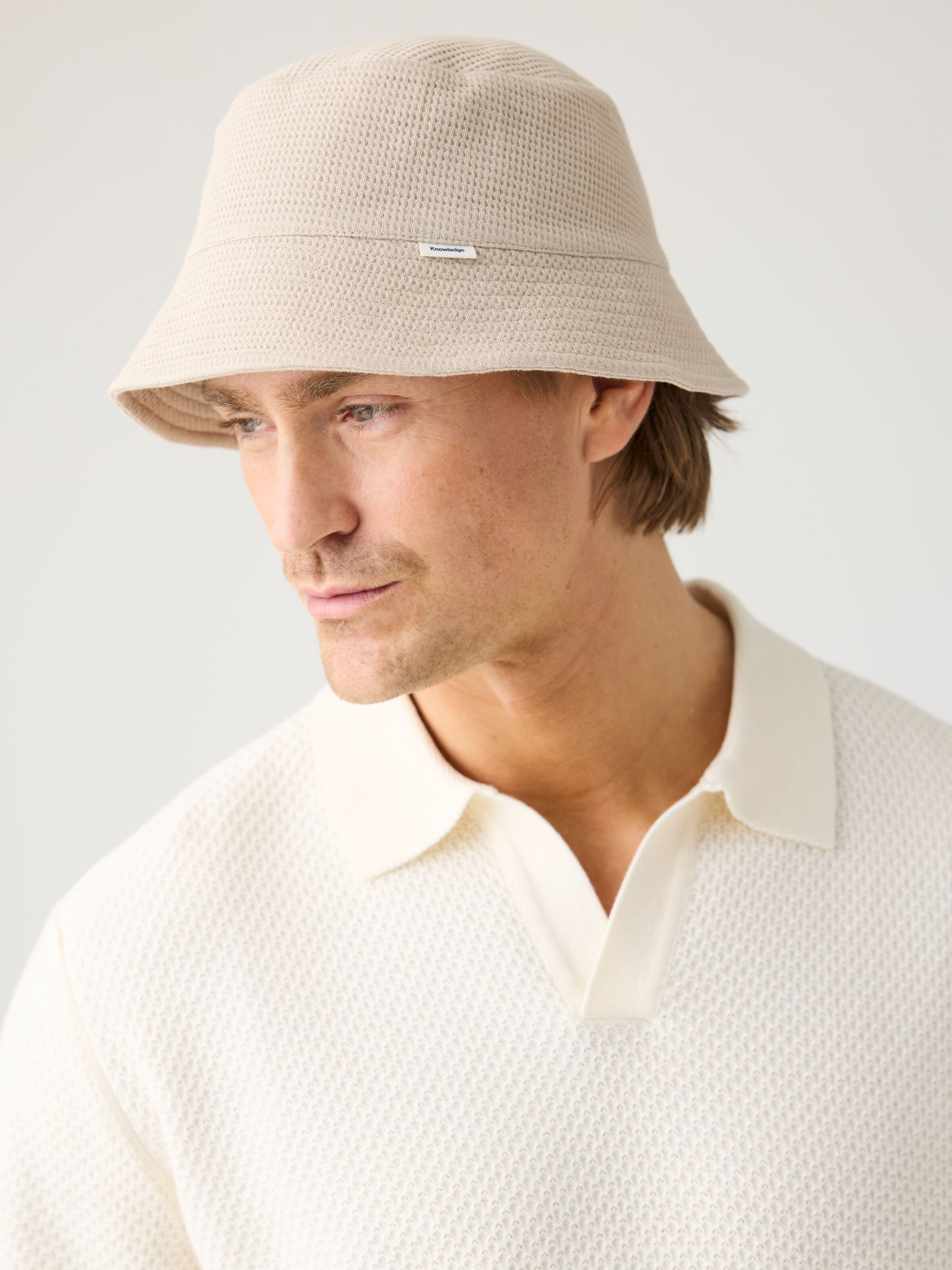 Lockeres gestricktes Poloshirt aus Bio-Baumwolle