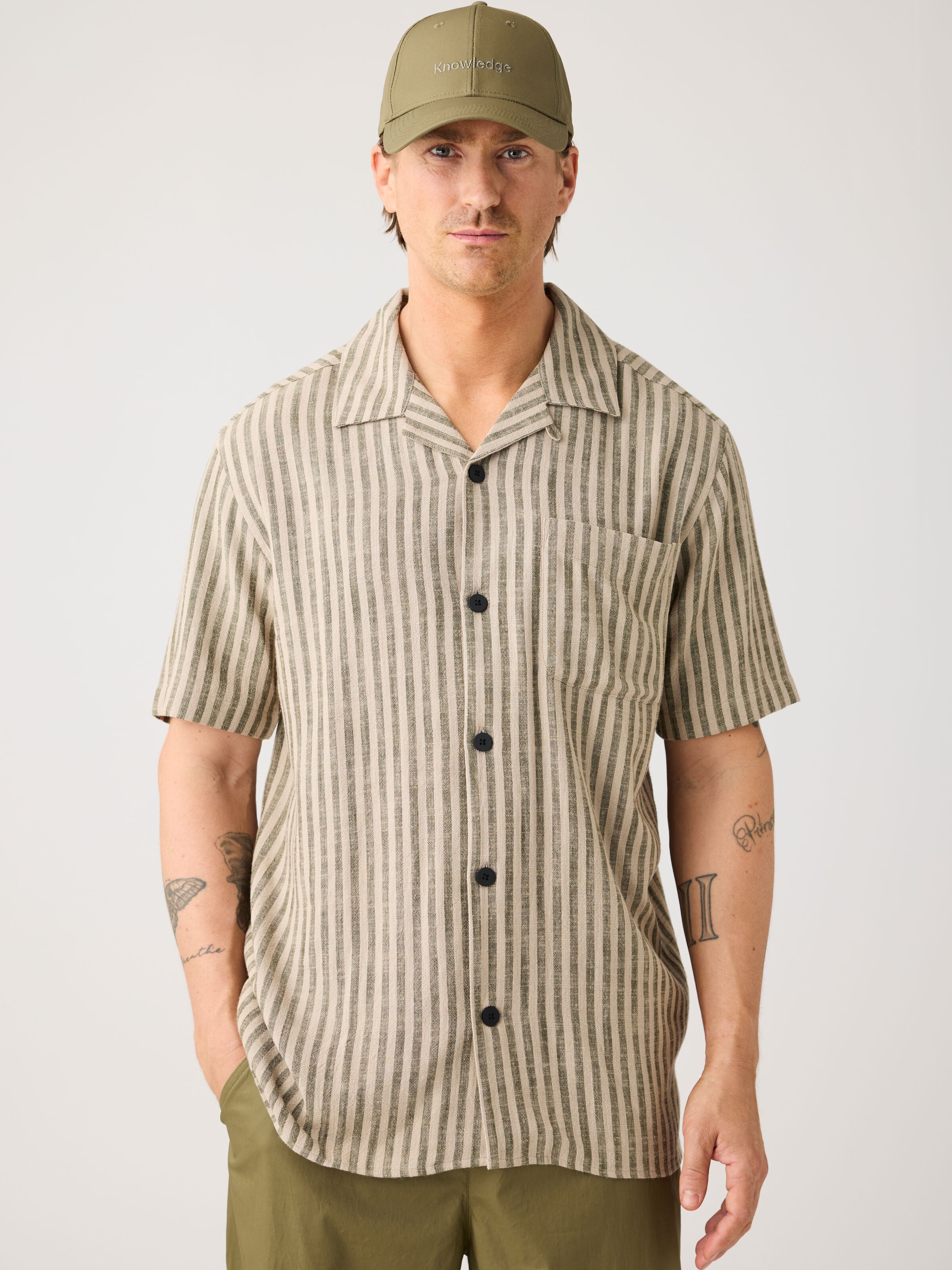 Lockeres Kurzarmhemd aus Ecovero und Leinen