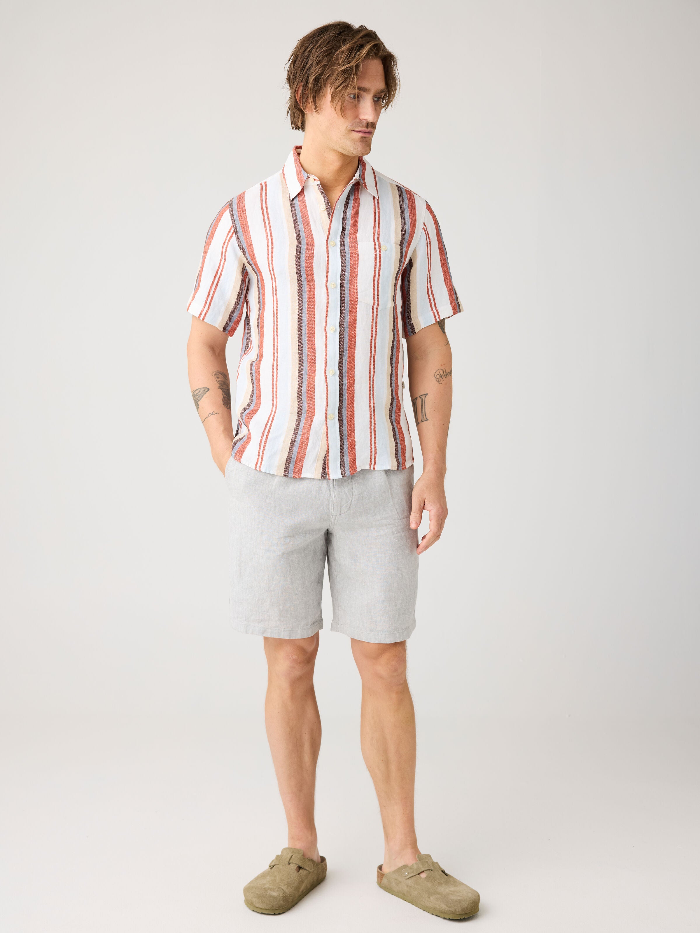 Lockeres gestreiftes Kurzarmhemd aus Bio-Leinen