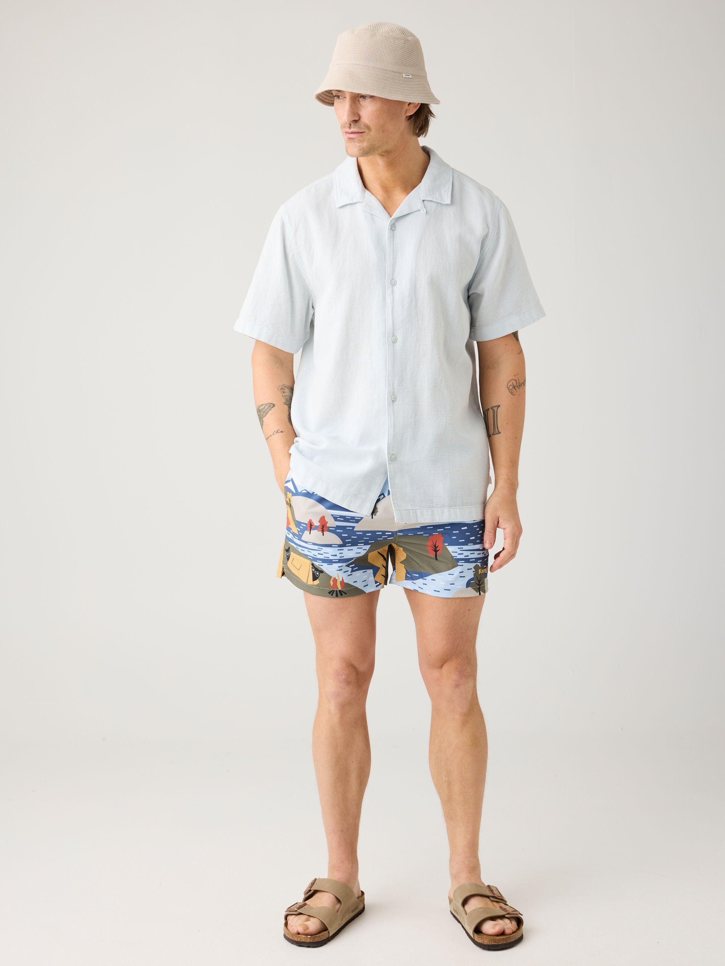 Mittellange Badehose mit Prints aus recyceltem Polyester