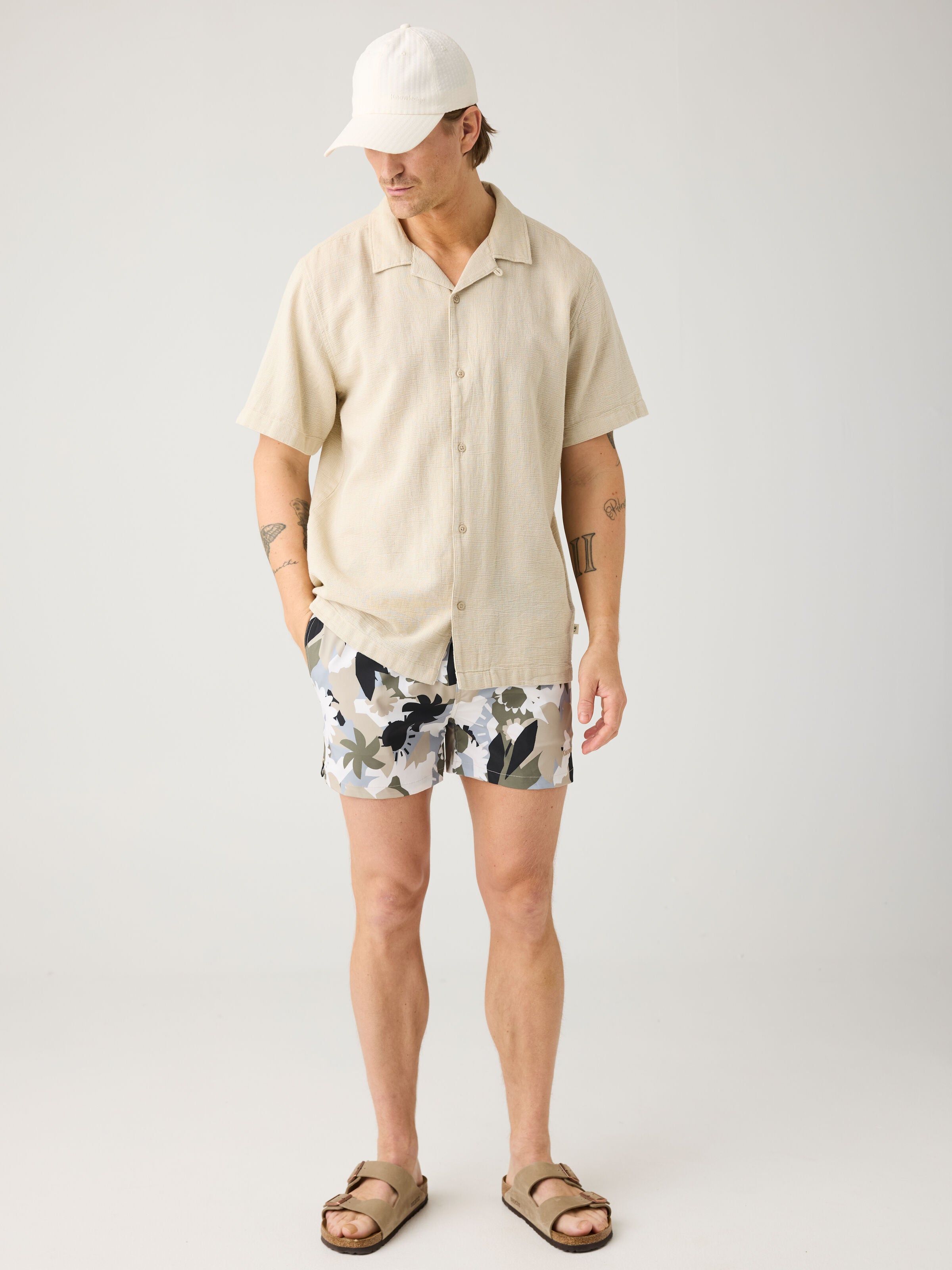 Mittellange Badehose mit Prints aus recyceltem Polyester