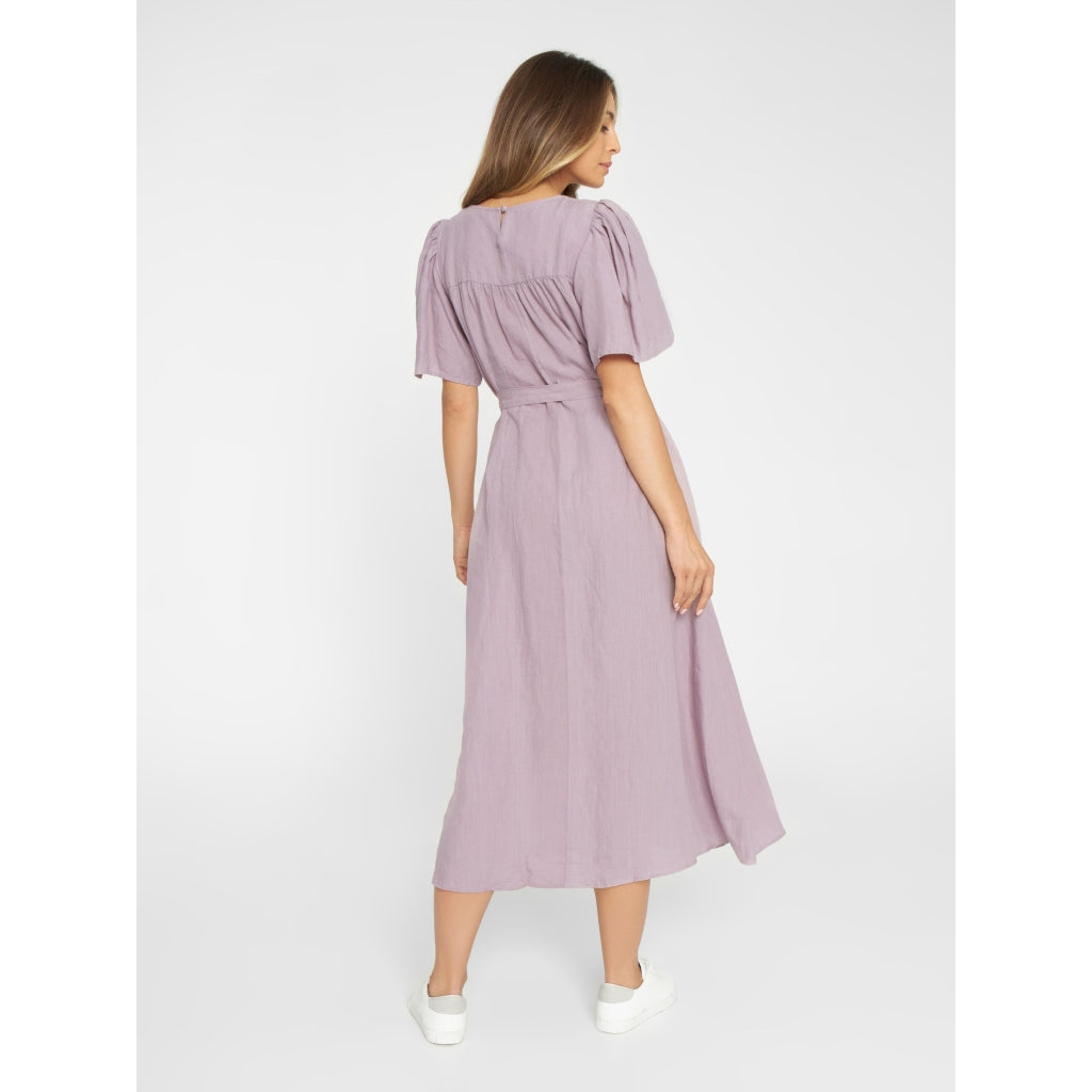 Kleid mit Bindegurt aus Bio-Leinen