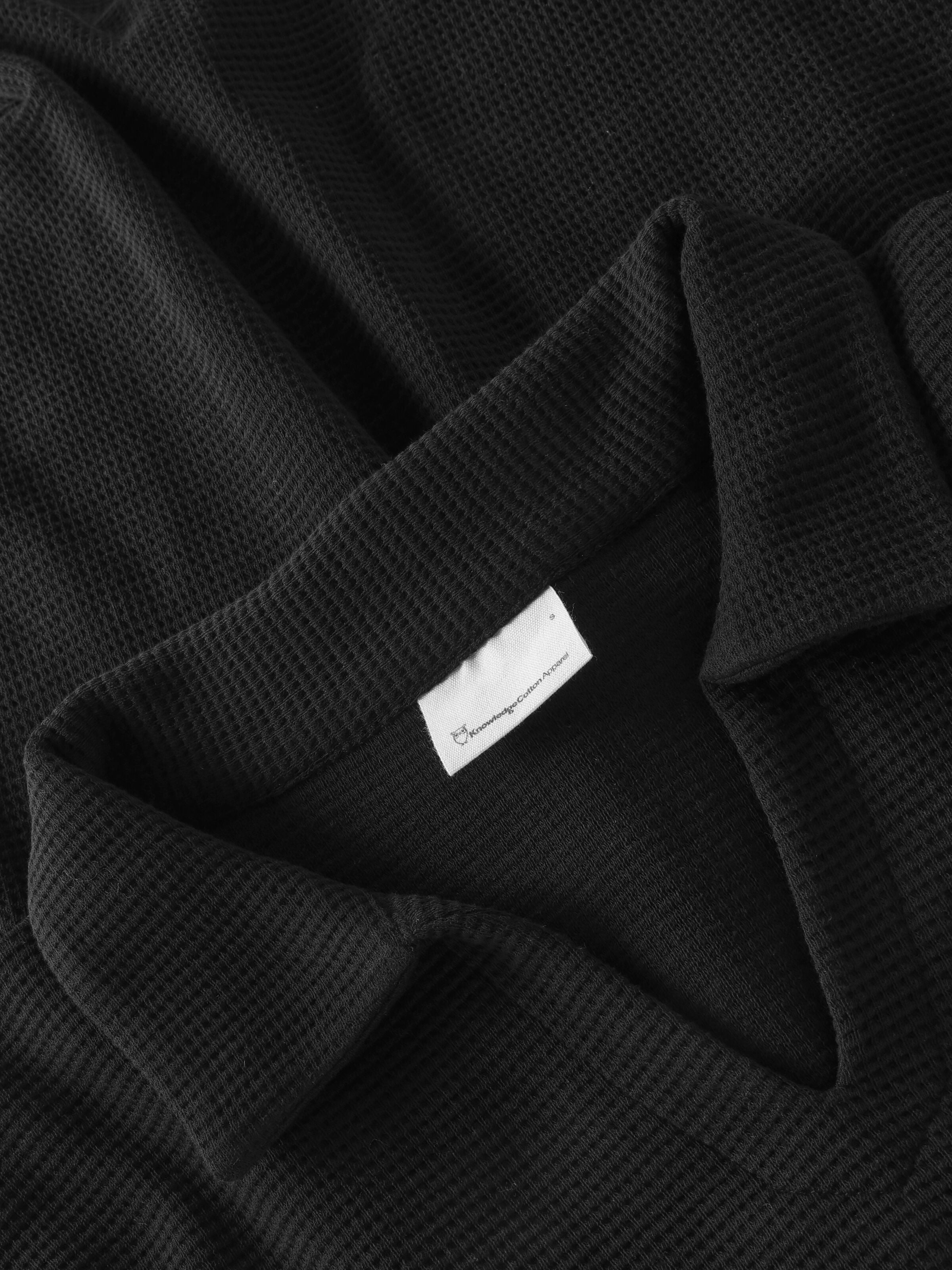 Poloshirt mit Waffle-Struktur und Split-Kragen aus Bio-Baumwolle