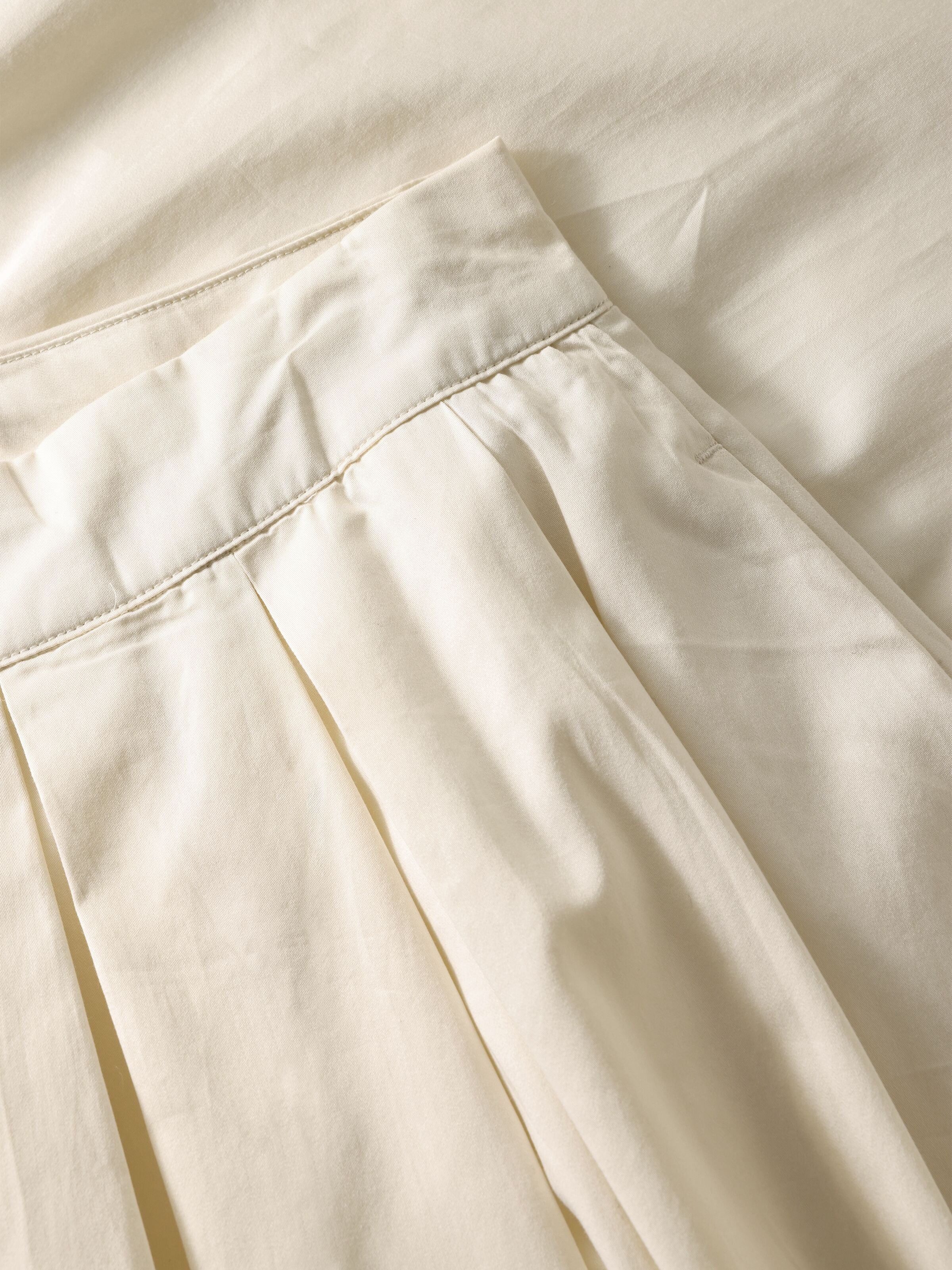 Langer Satin-Faltenrock aus Bio-Baumwolle