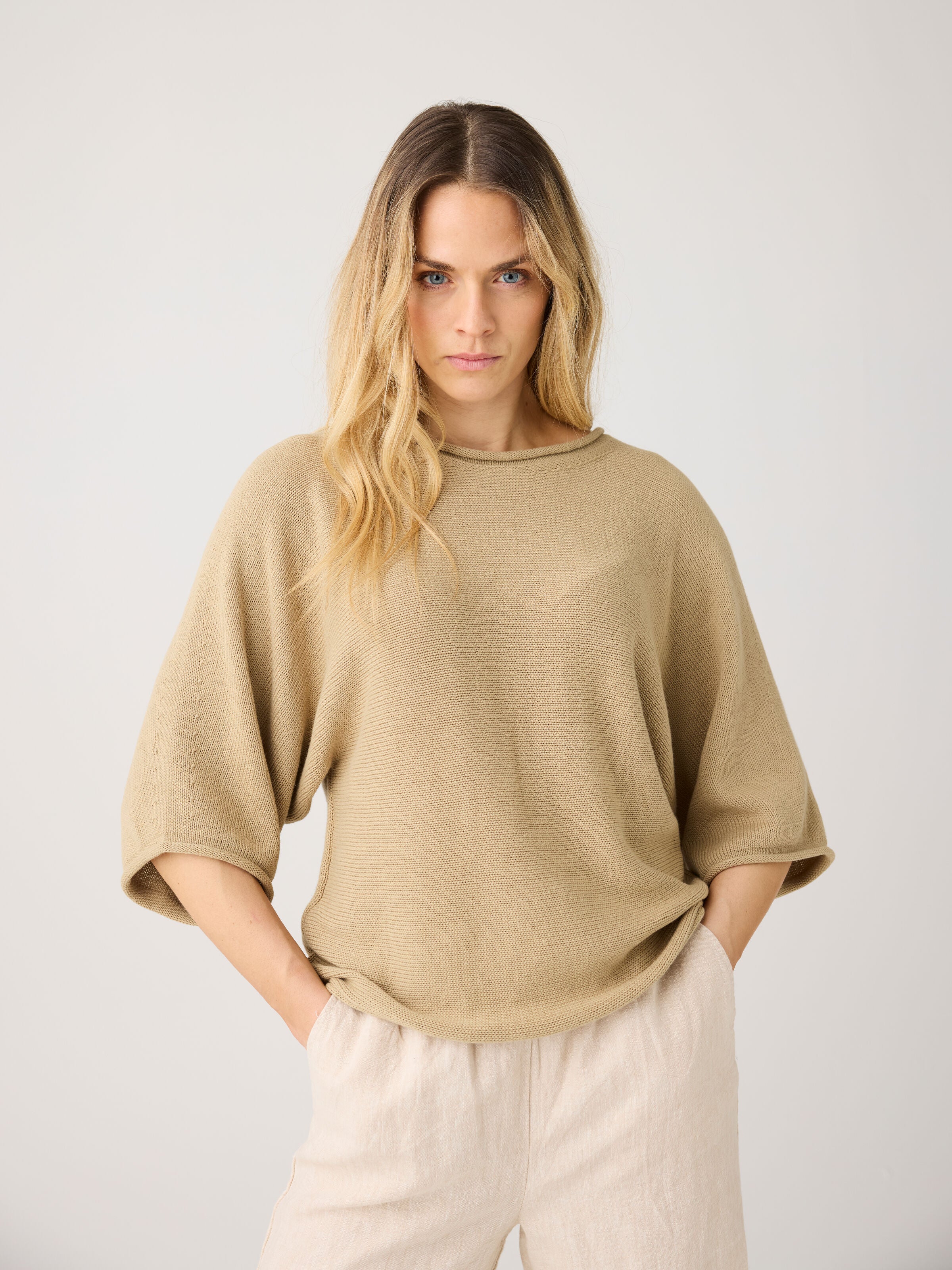 Leichter Pullover mit Fledermausärmeln aus Bio-Baumwolle