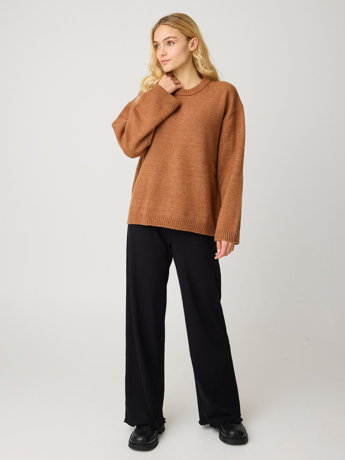 Soufflé Strickpullover mit Rundhalsausschnitt - Relaxed Fit - aus recyceltem Polyester