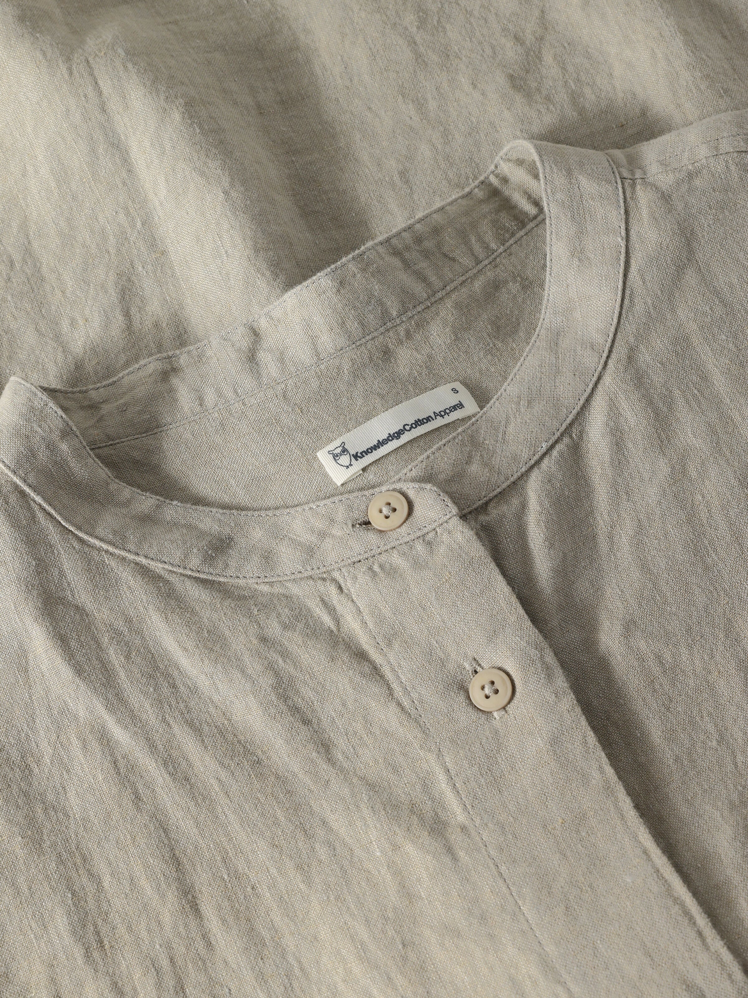 Lockeres Hemd und Bluse mit 3/4 Arm und Stehkragen aus Bio-Leinen