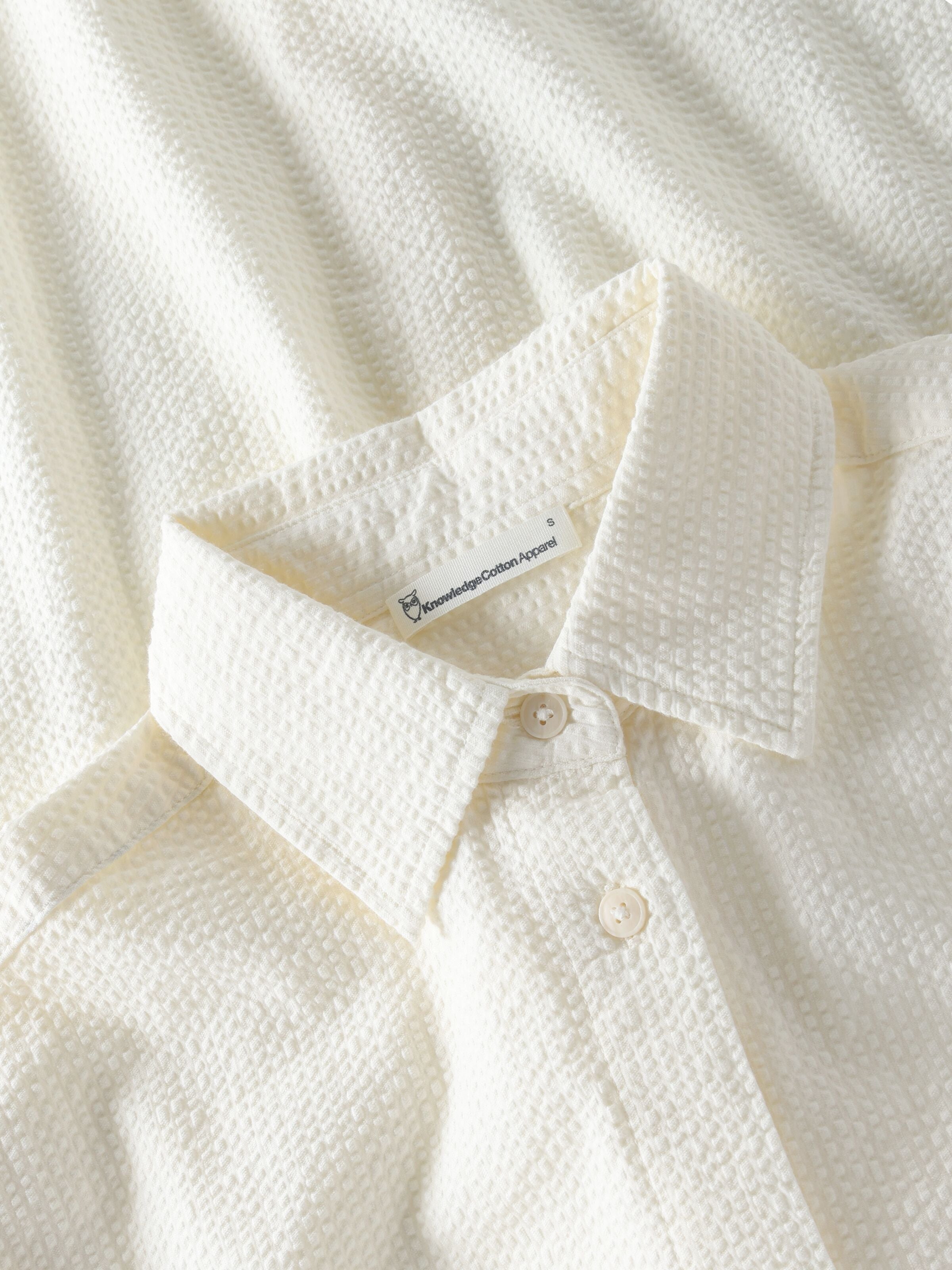 Lockere Seersucker-Bluse mit kurzen Ärmeln aus Bio-Baumwolle