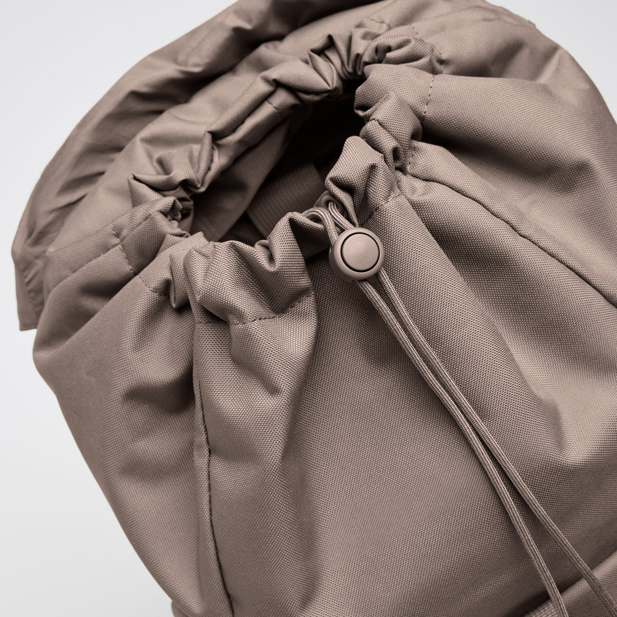 Flap Pack LARGE Rucksack mit Laptopfach aus RE:PET