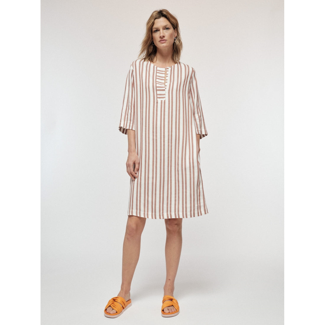 Kaftankleid aus LENZING™ ECOVERO™ mit Leinen