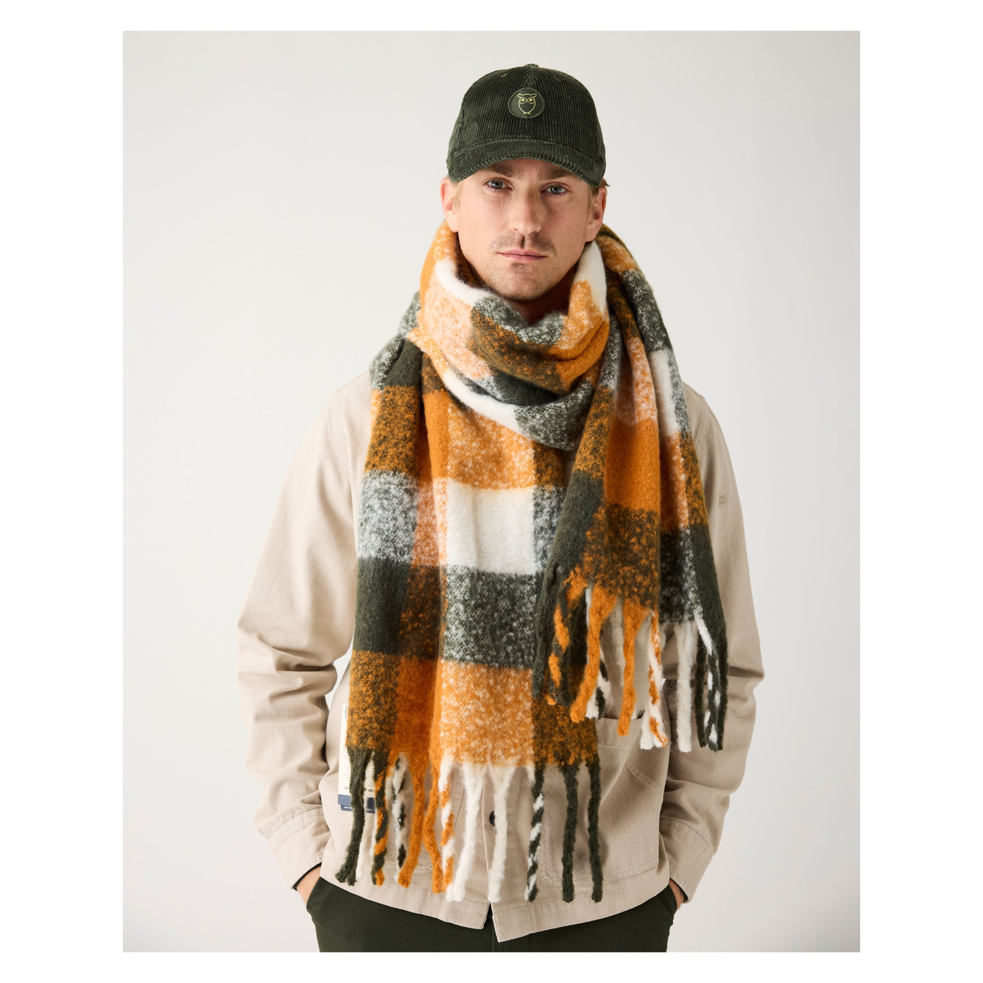 Karierter Schal aus recyceltem Polyester