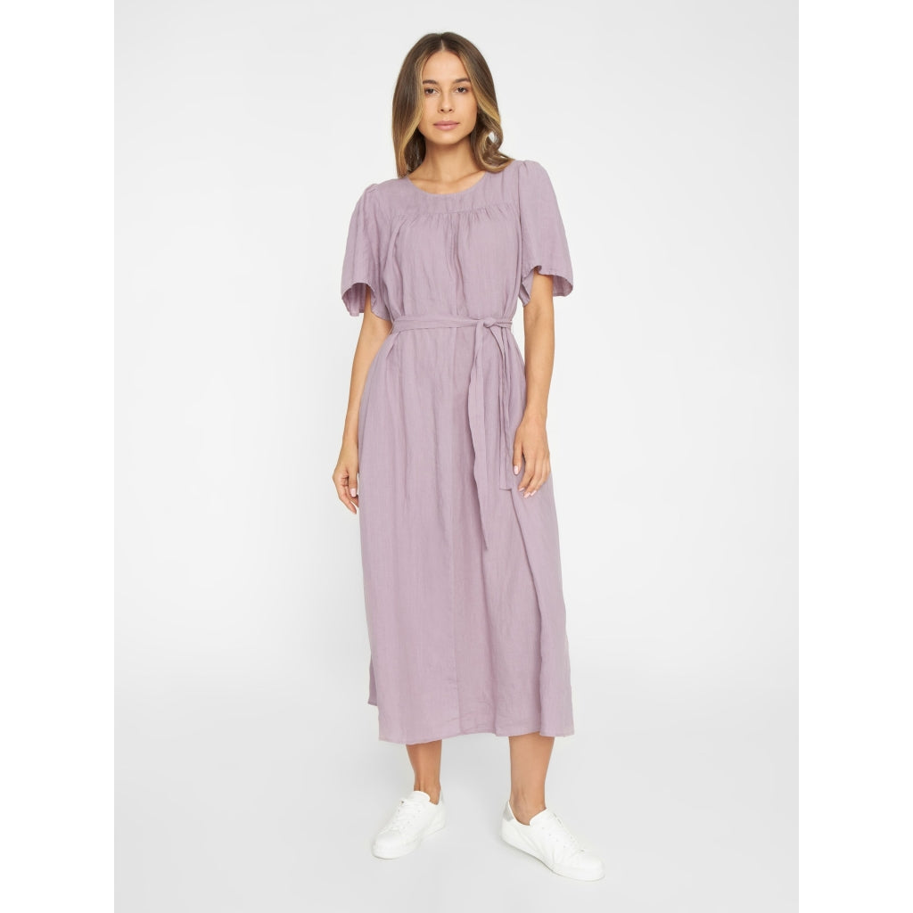 Kleid mit Bindegurt aus Bio-Leinen