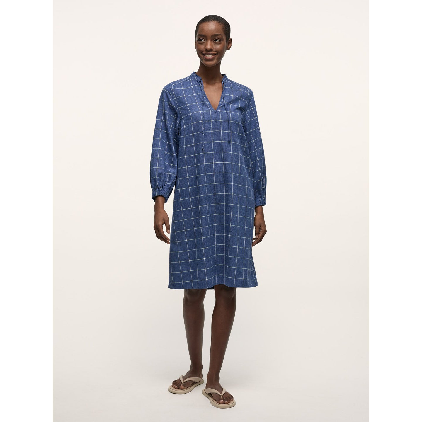 Karo-Kleid mit V-Ausschnitt aus Hanf und TENCEL™