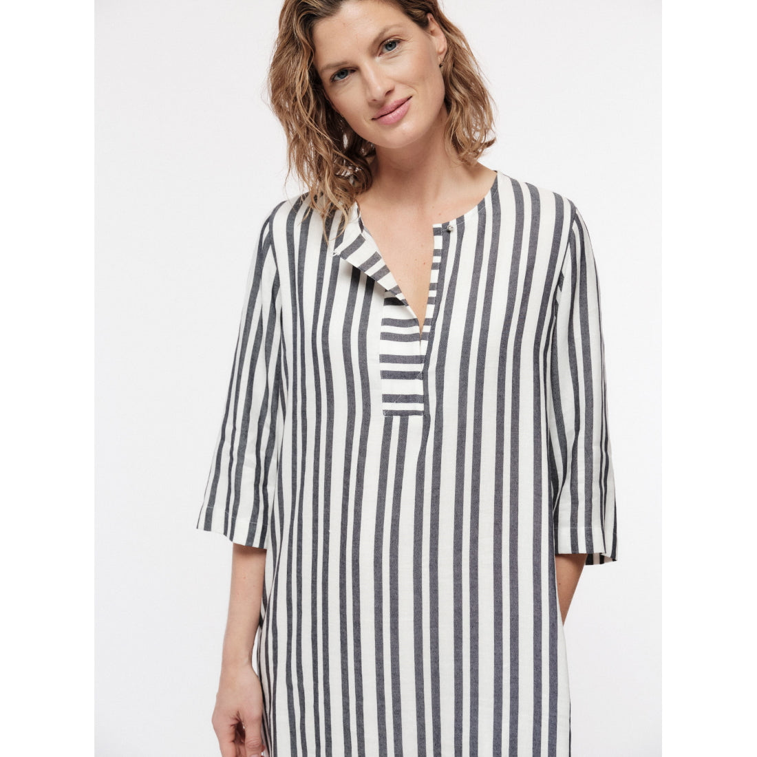 Kaftankleid aus LENZING™ ECOVERO™ mit Leinen