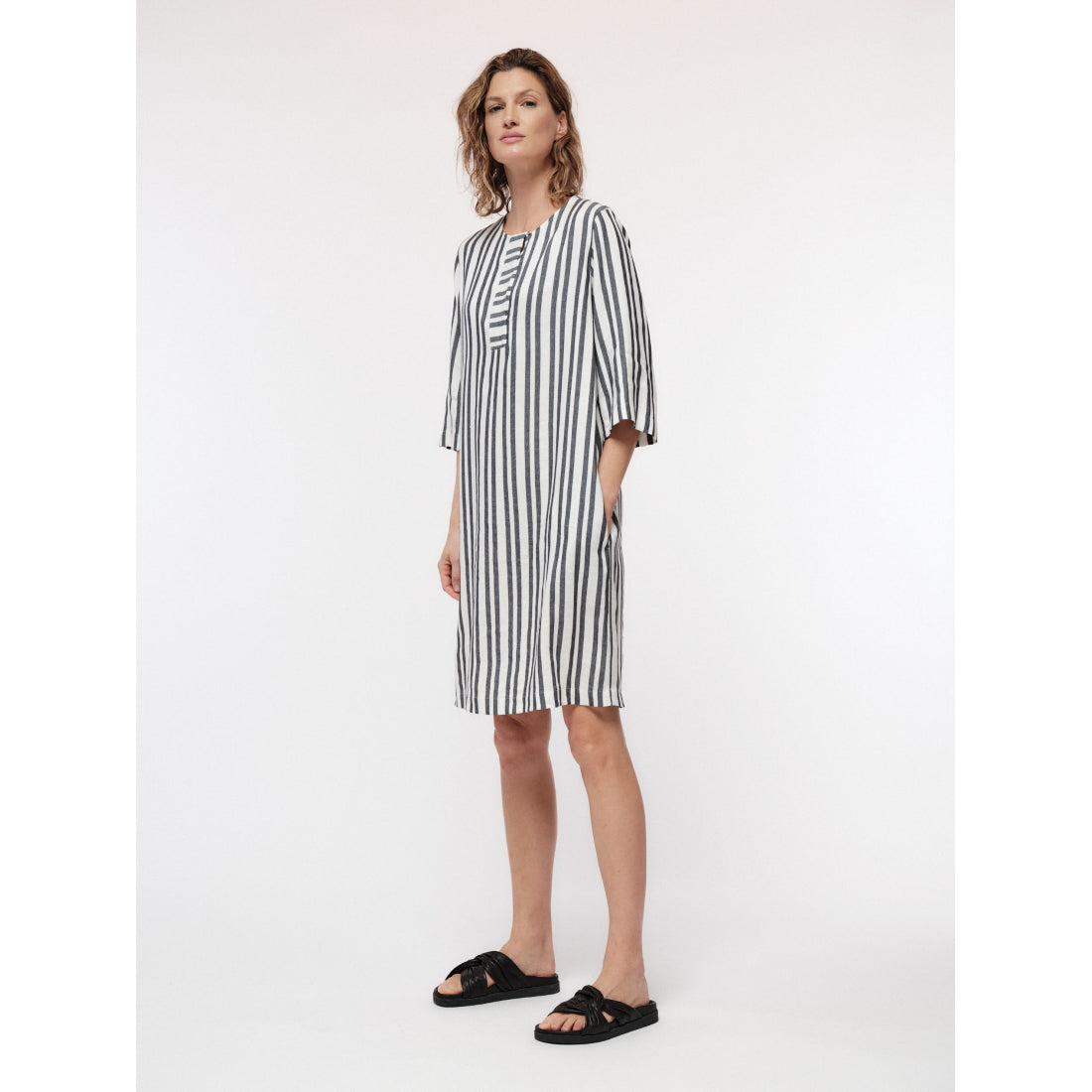 Kaftankleid aus LENZING™ ECOVERO™ mit Leinen