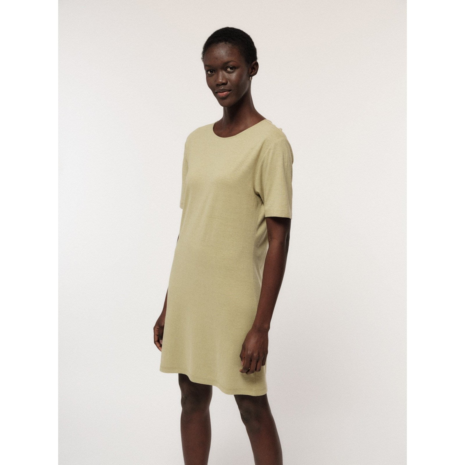 Kleid mit Rückenausschnitt aus Hanf und Bio-Baumwolle