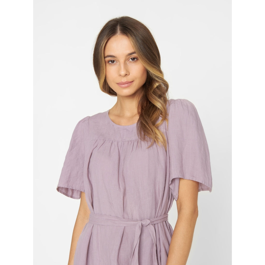Kleid mit Bindegurt aus Bio-Leinen