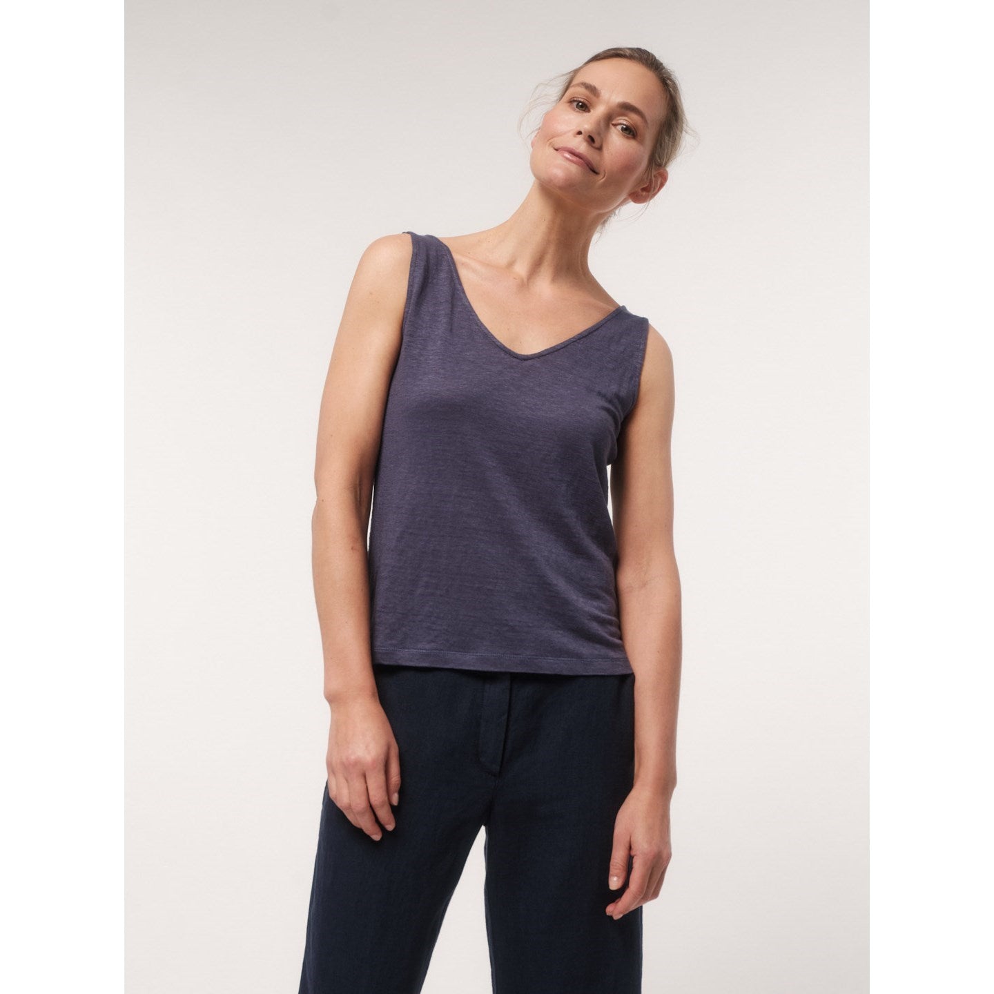 Tanktop mit V-Ausschnitt aus Bio-Leinen