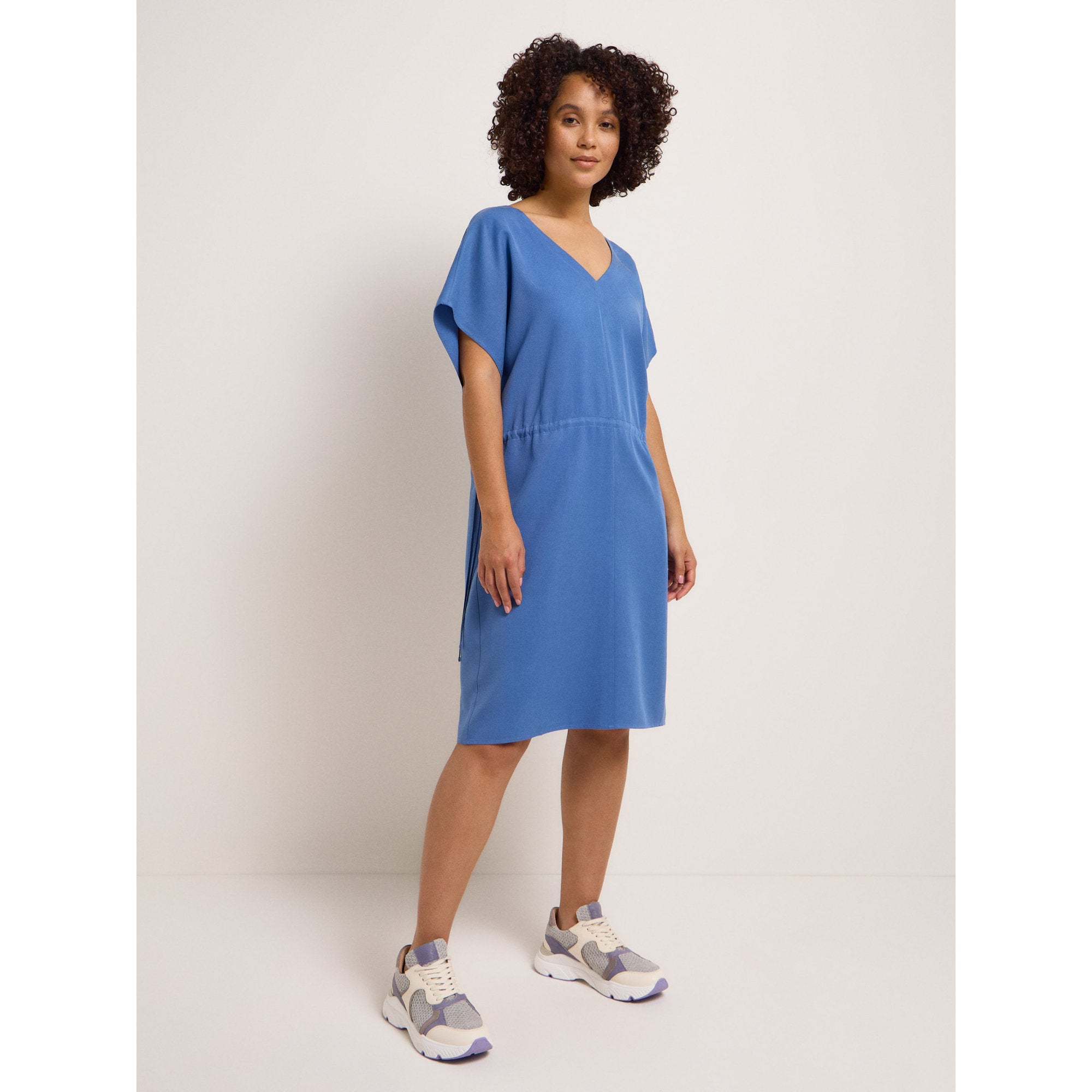 Kleid mit V-Ausschnitt aus TENCEL™ und Bio-Leinen