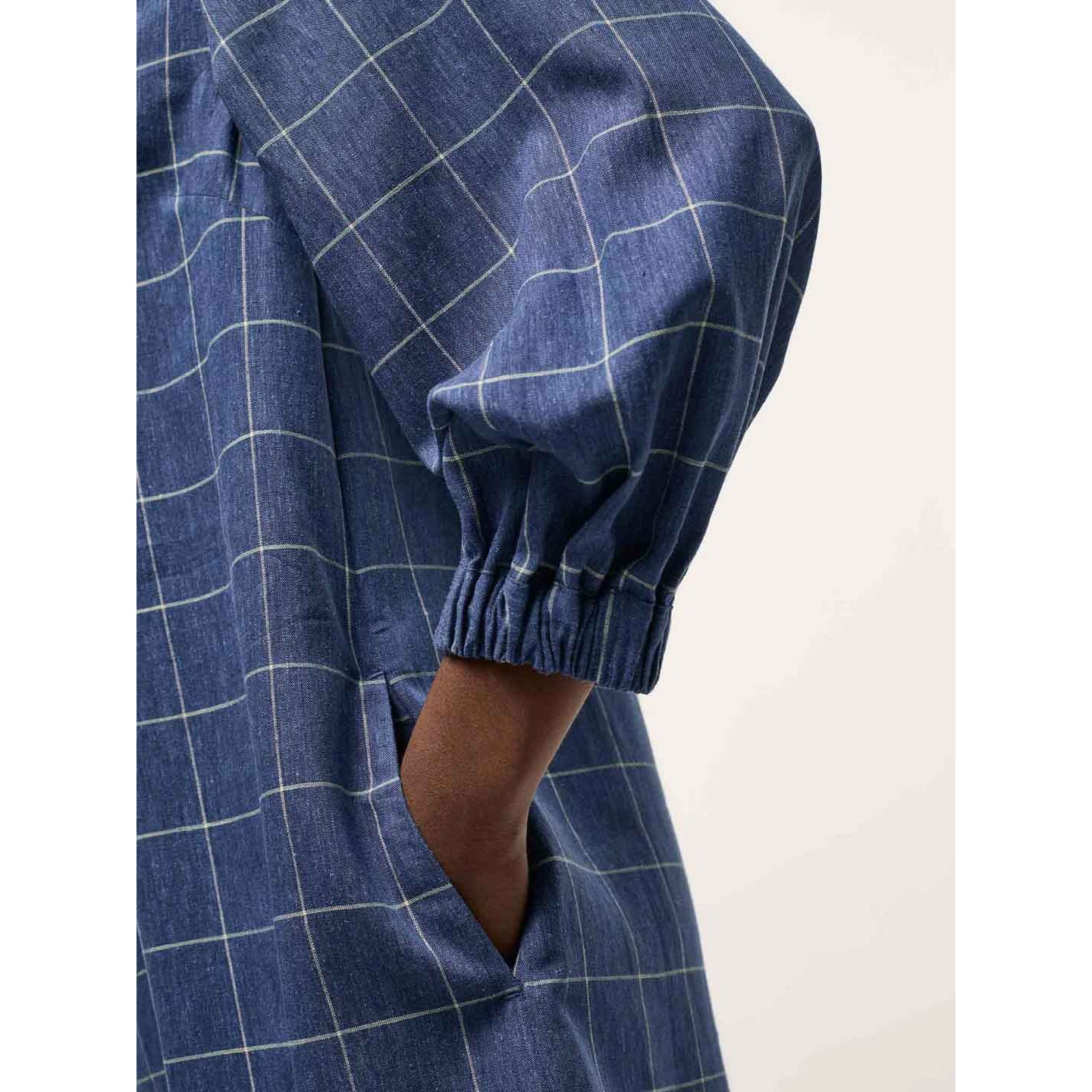 Karo-Kleid mit V-Ausschnitt aus Hanf und TENCEL™