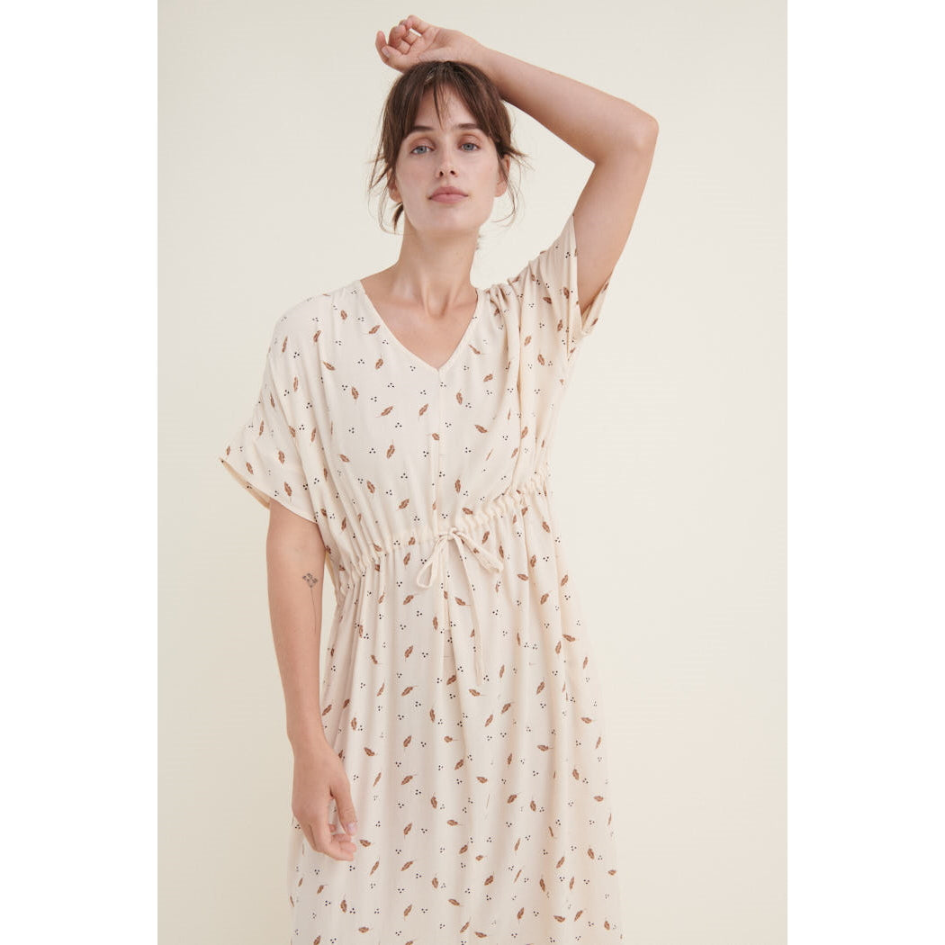 Kleid ANJO mit feinem Blätterprint
