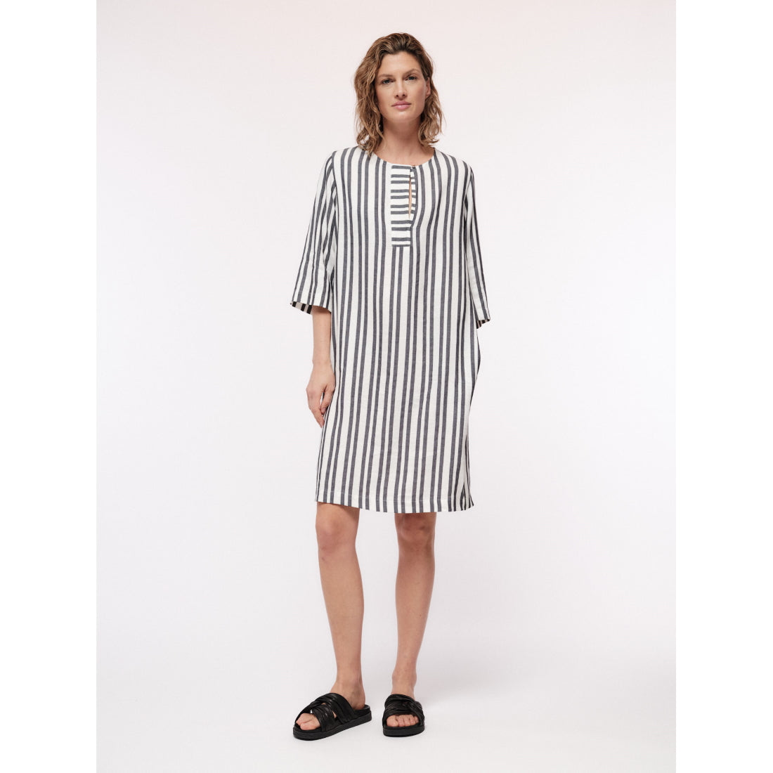 Kaftankleid aus LENZING™ ECOVERO™ mit Leinen