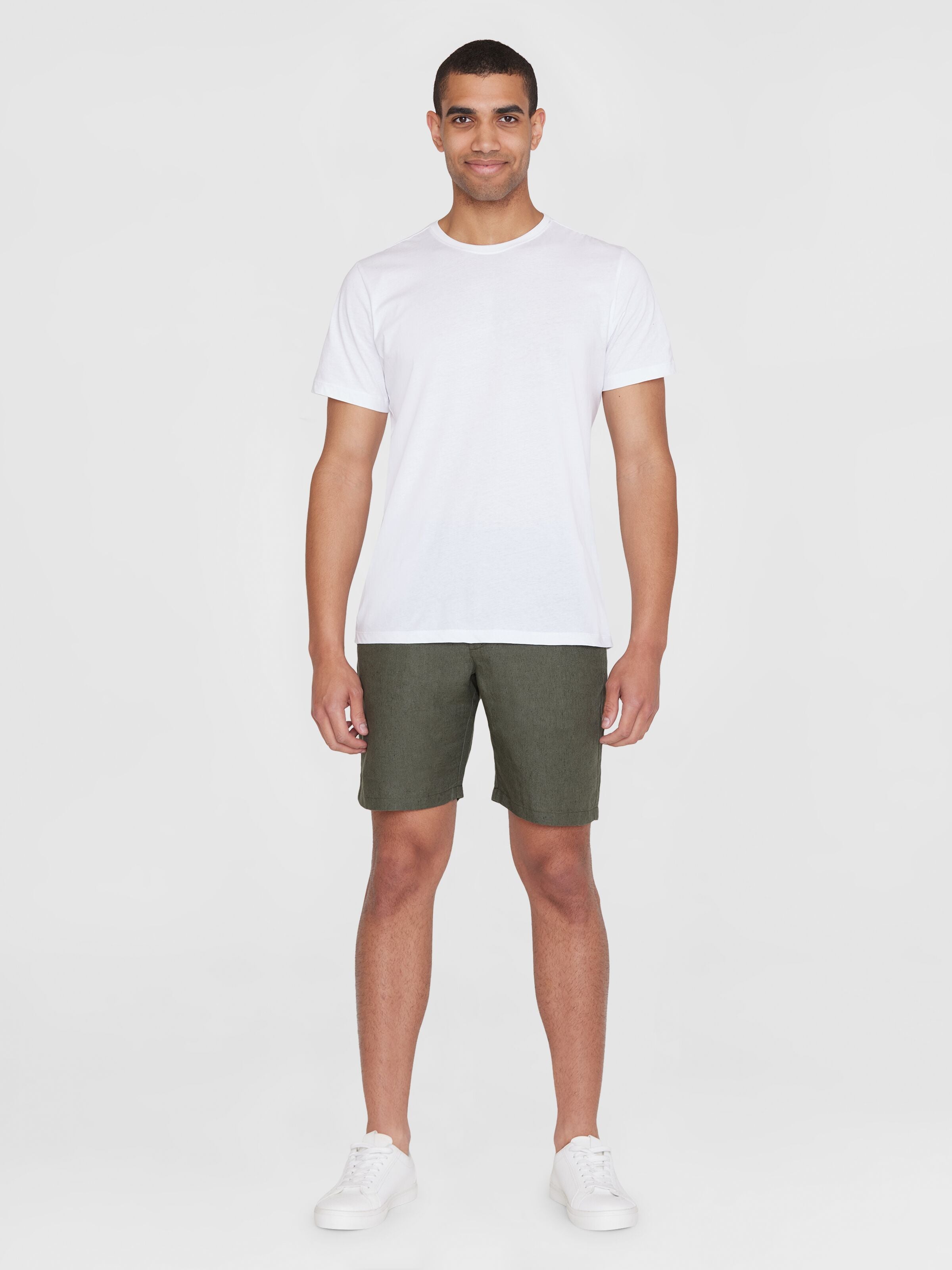 Regular Shorts CHUCK aus Bio-Leinen