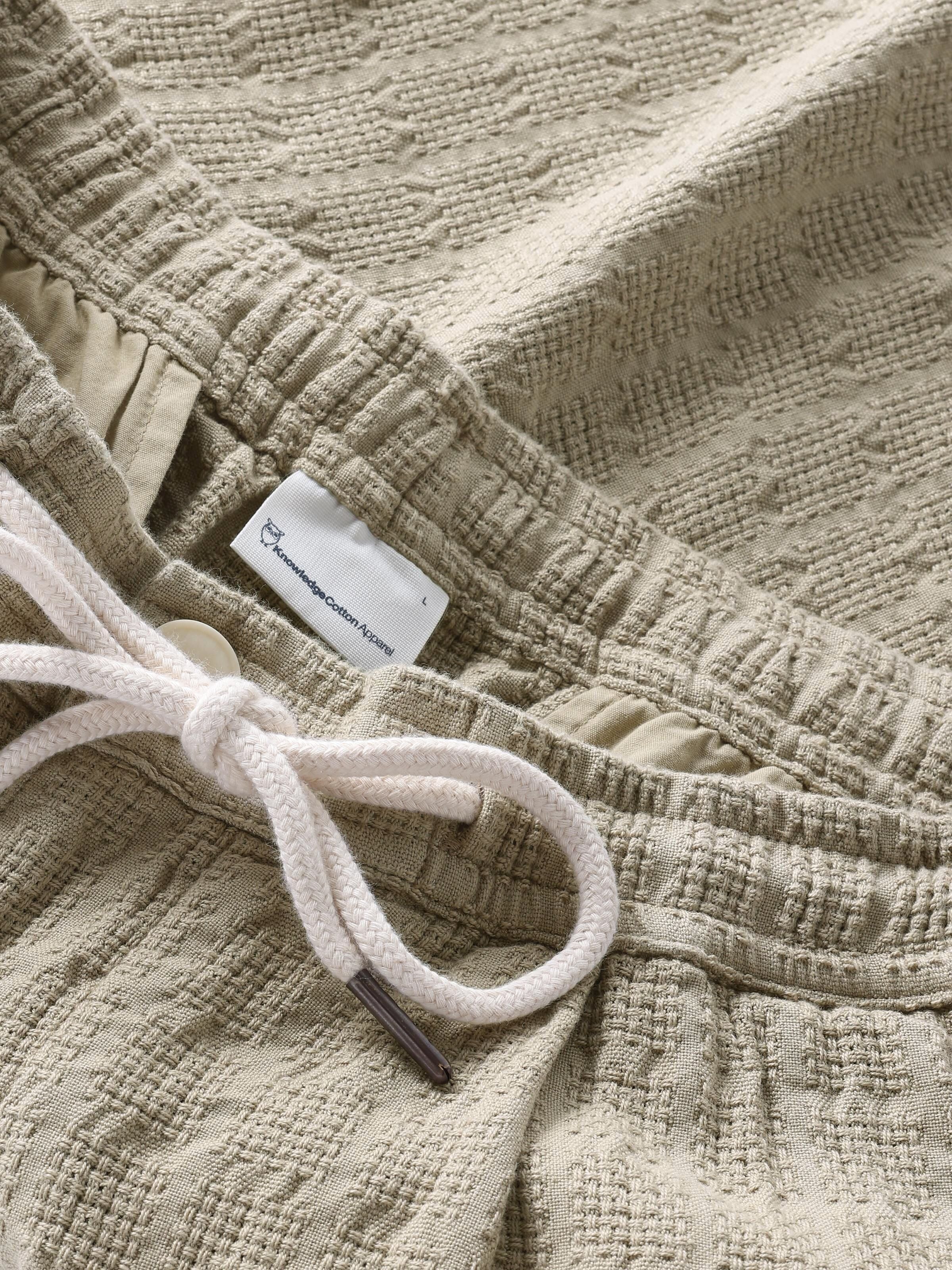 Lockere Shorts FIG mit Strucktur aus Bio-Baumwolle