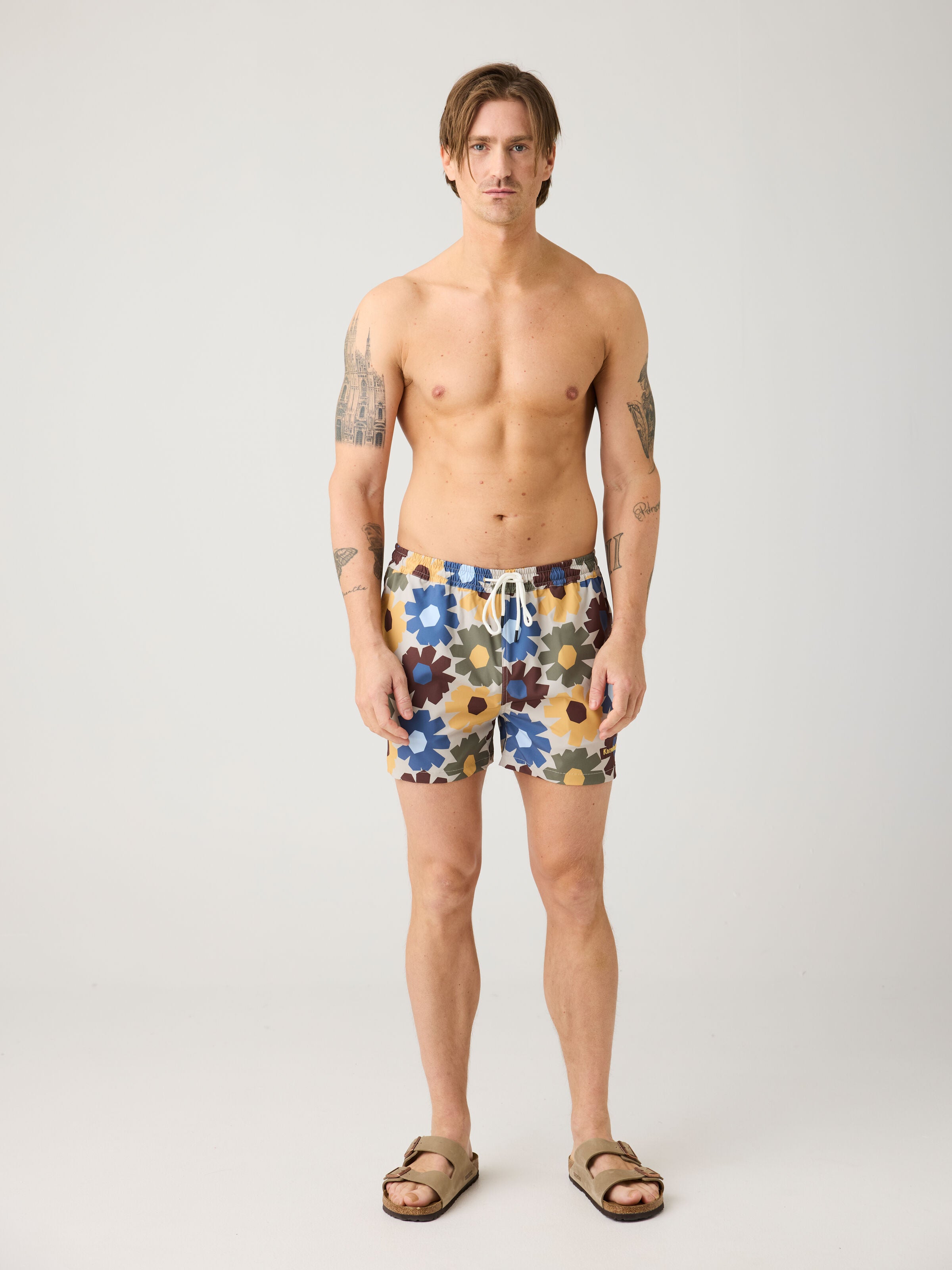 Mittellange Badehose mit Prints aus recyceltem Polyester