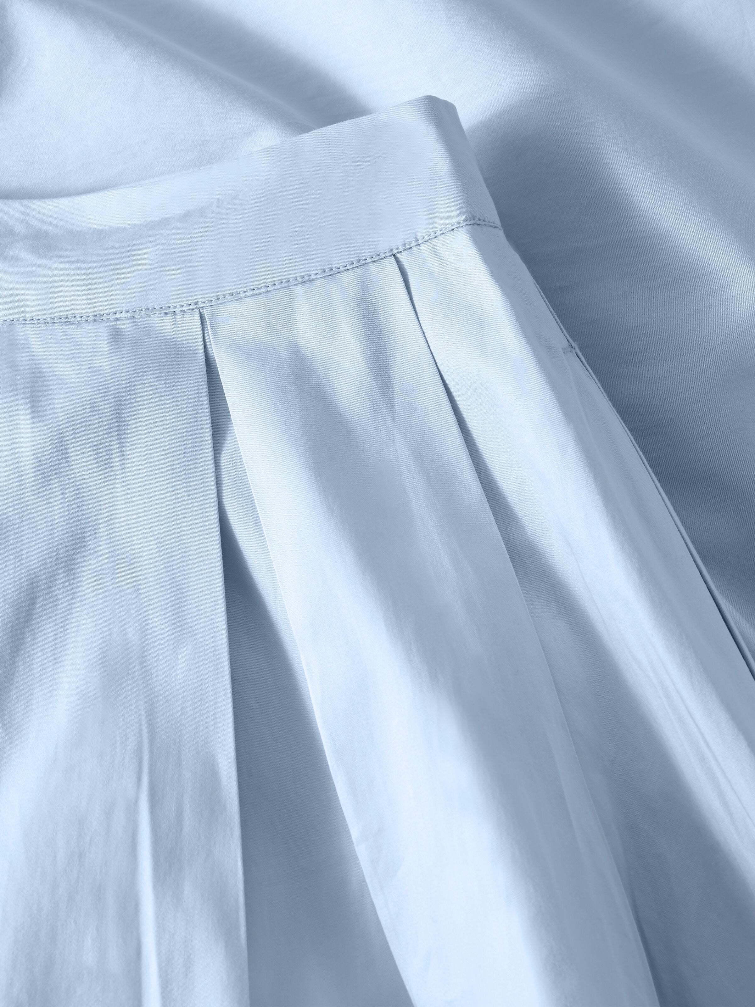 Langer Satin-Faltenrock aus Bio-Baumwolle