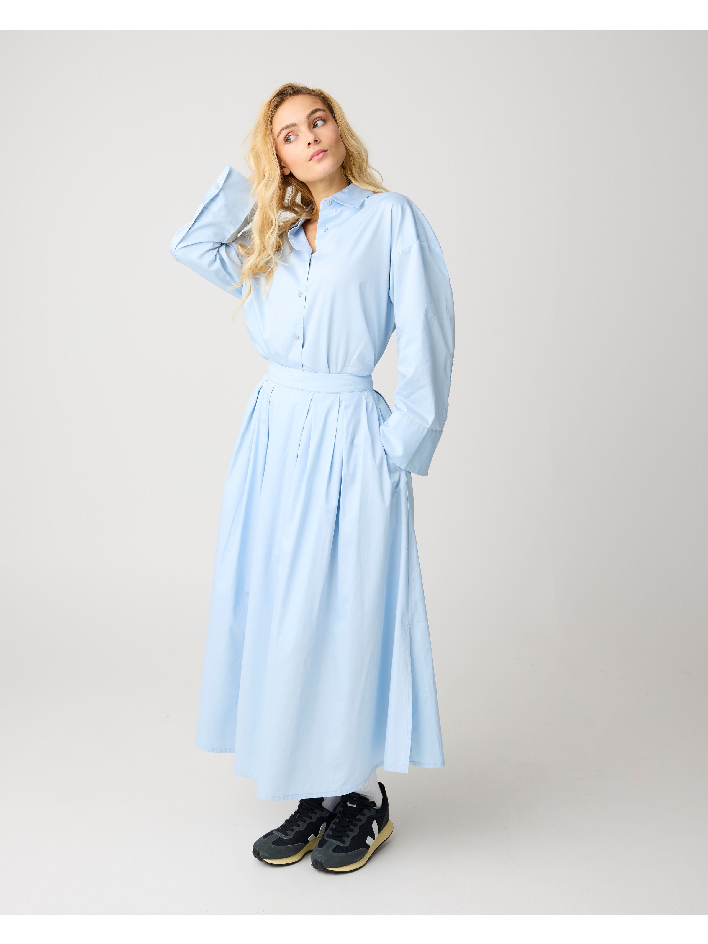 Langer Satin-Faltenrock aus Bio-Baumwolle