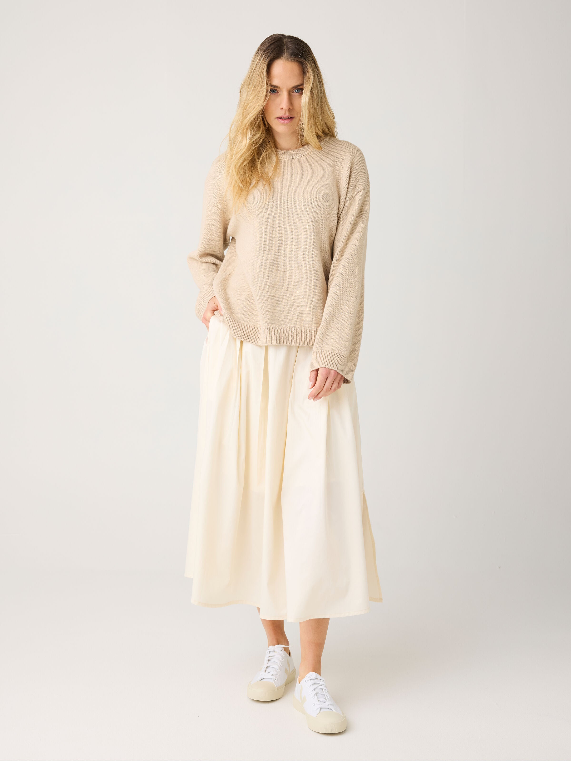 Langer Satin-Faltenrock aus Bio-Baumwolle