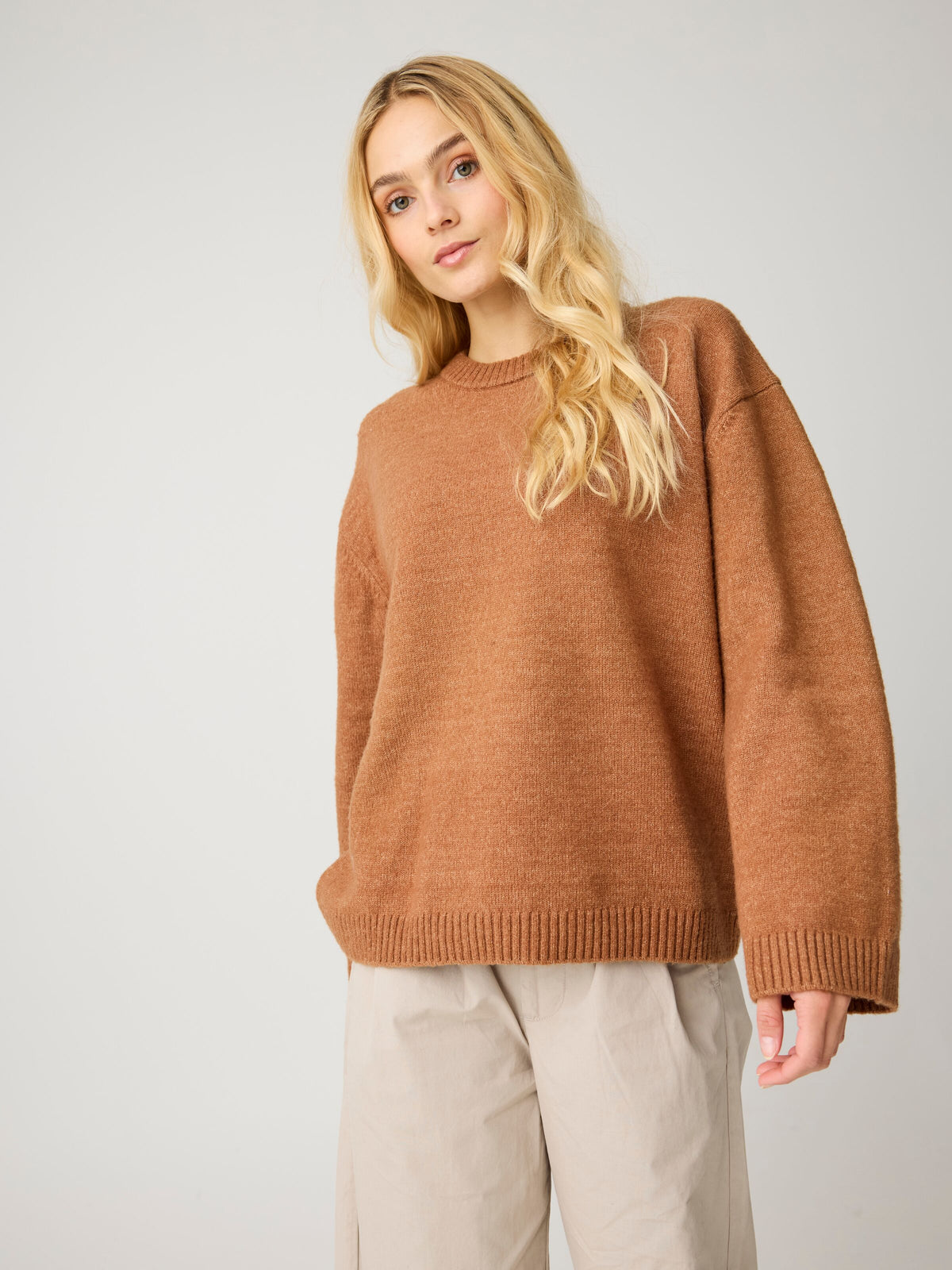 Soufflé Strickpullover mit Rundhalsausschnitt - Relaxed Fit - aus recyceltem Polyester