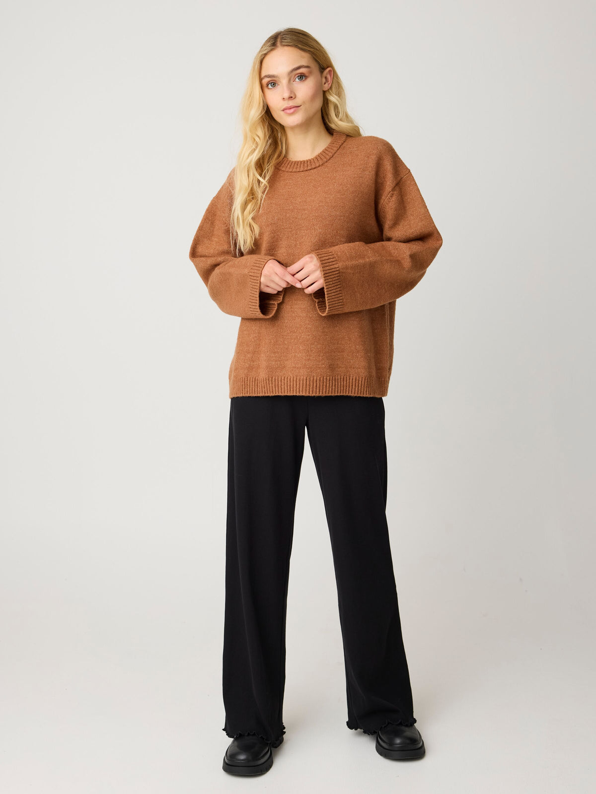 Soufflé Strickpullover mit Rundhalsausschnitt - Relaxed Fit - aus recyceltem Polyester