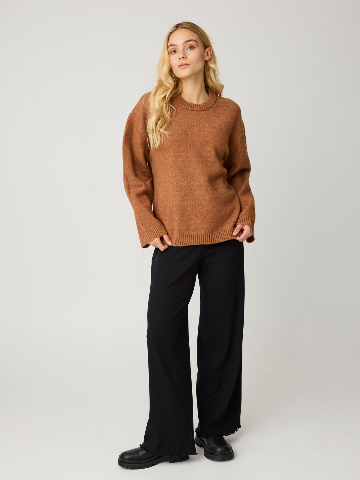 Soufflé Strickpullover mit Rundhalsausschnitt - Relaxed Fit - aus recyceltem Polyester