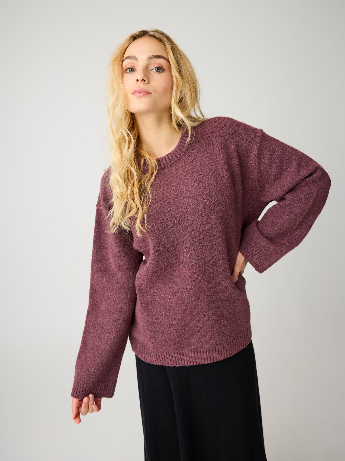 Soufflé Strickpullover mit Rundhalsausschnitt - Relaxed Fit - aus recyceltem Polyester