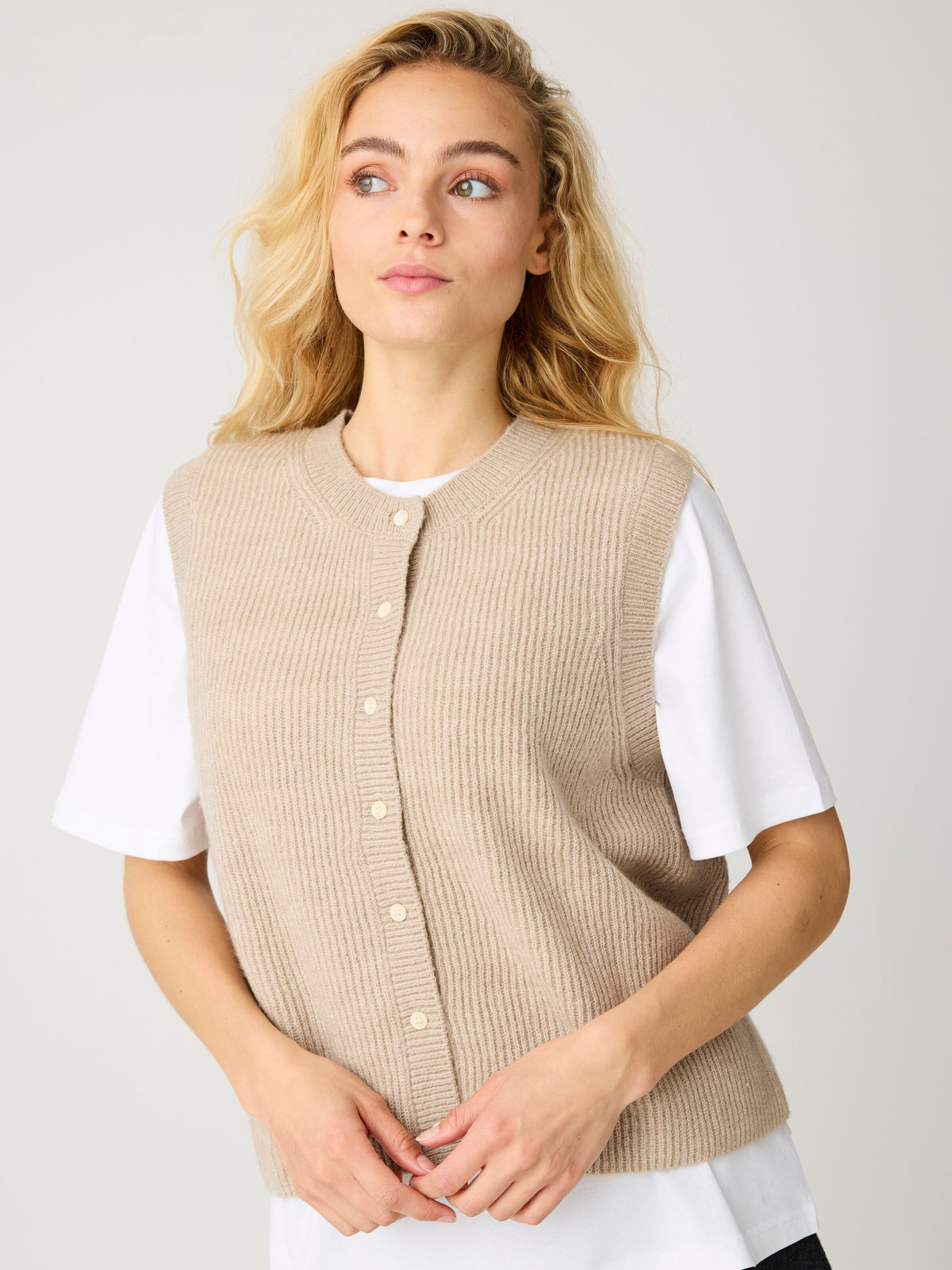 Soufflé Strick-Weste mit Rundhalsausschnitt - Relaxed Fit - aus recyceltem Polyester