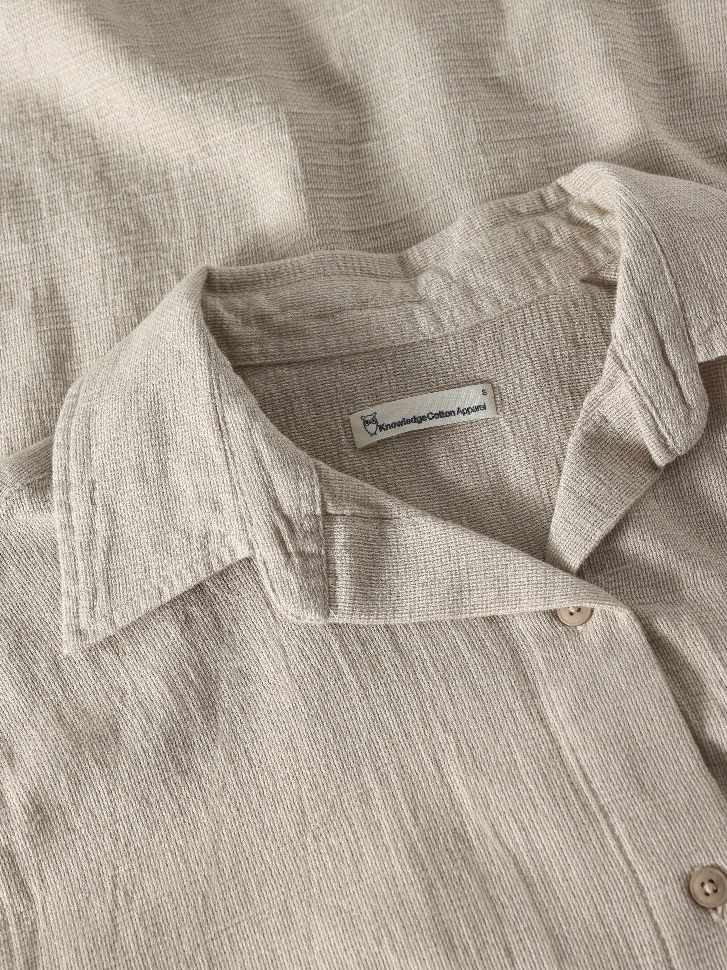 Lockere kurzarm Bluse mit Struktur aus Bio-Baumwolle