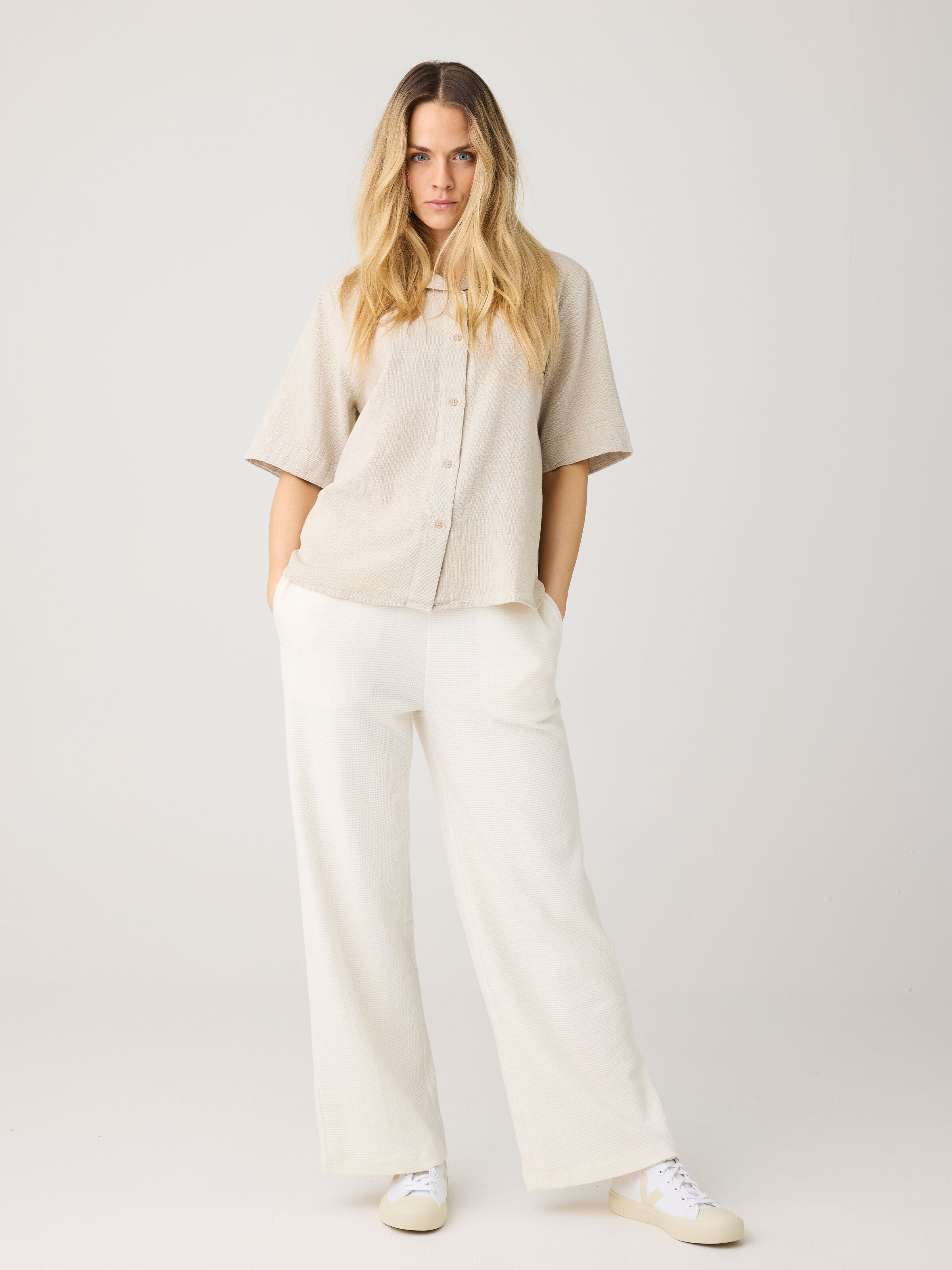 Lockere kurzarm Bluse mit Struktur aus Bio-Baumwolle