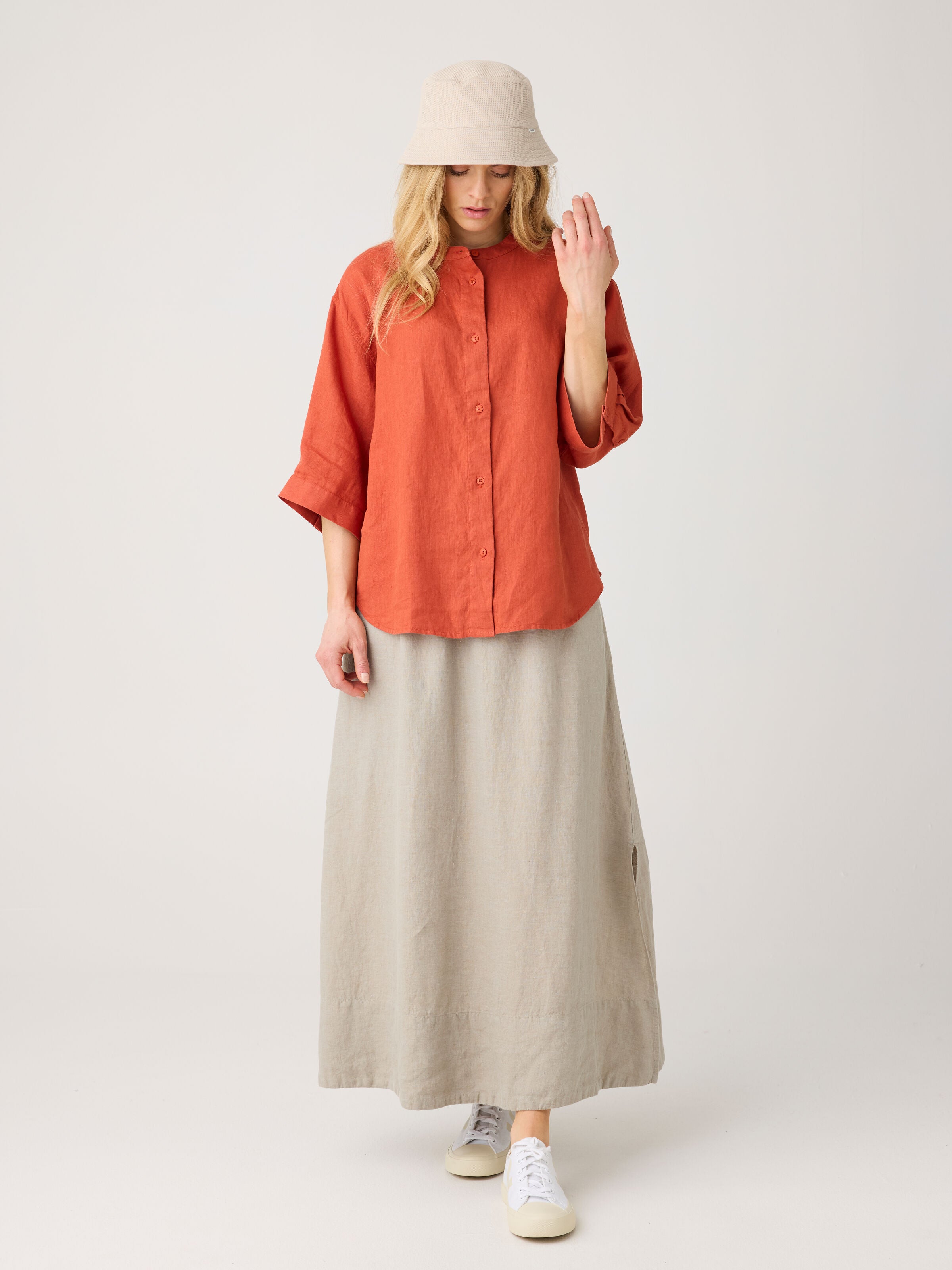 Lockeres Hemd und Bluse mit 3/4 Arm und Stehkragen aus Bio-Leinen