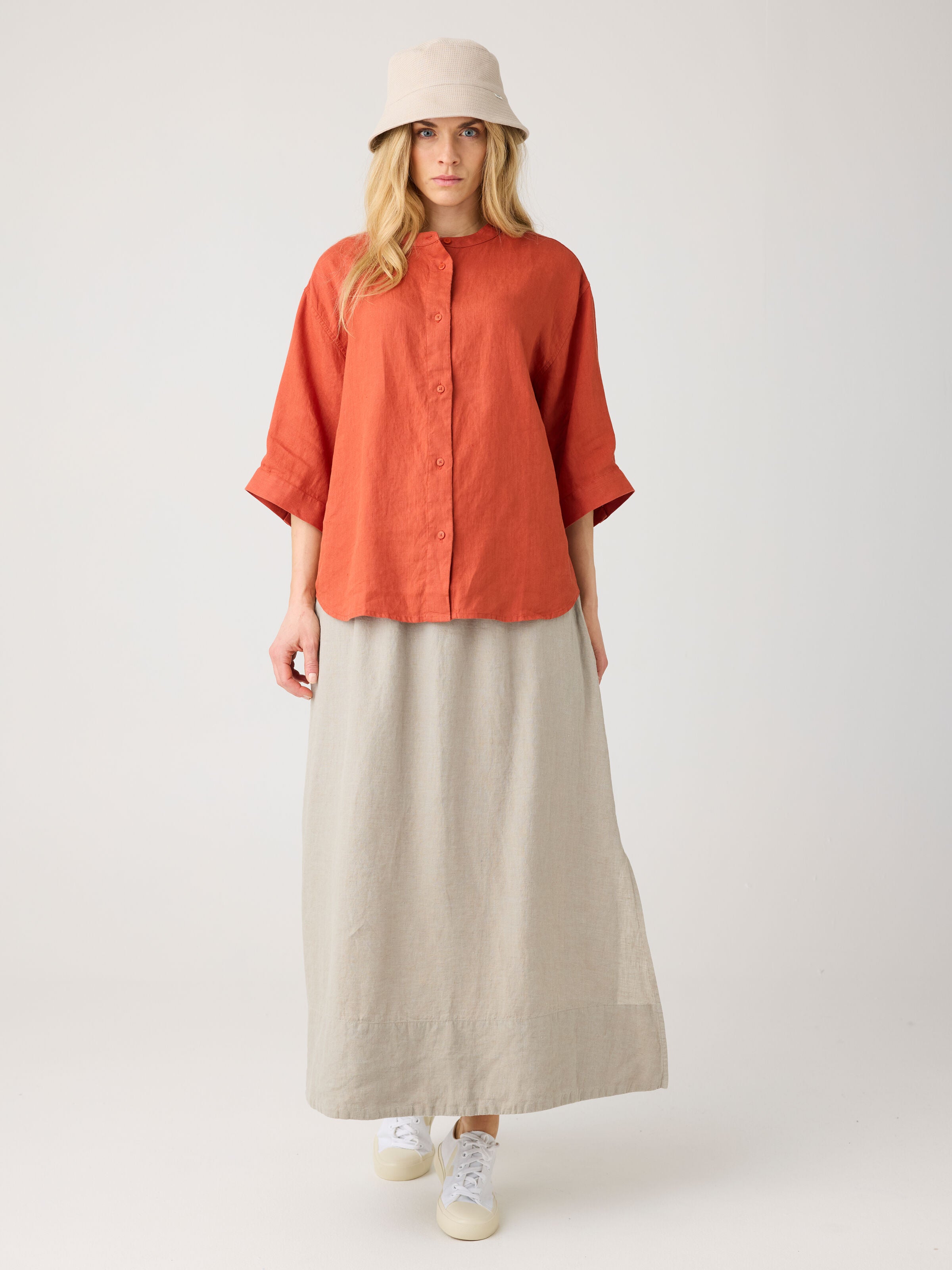 Lockeres Hemd und Bluse mit 3/4 Arm und Stehkragen aus Bio-Leinen