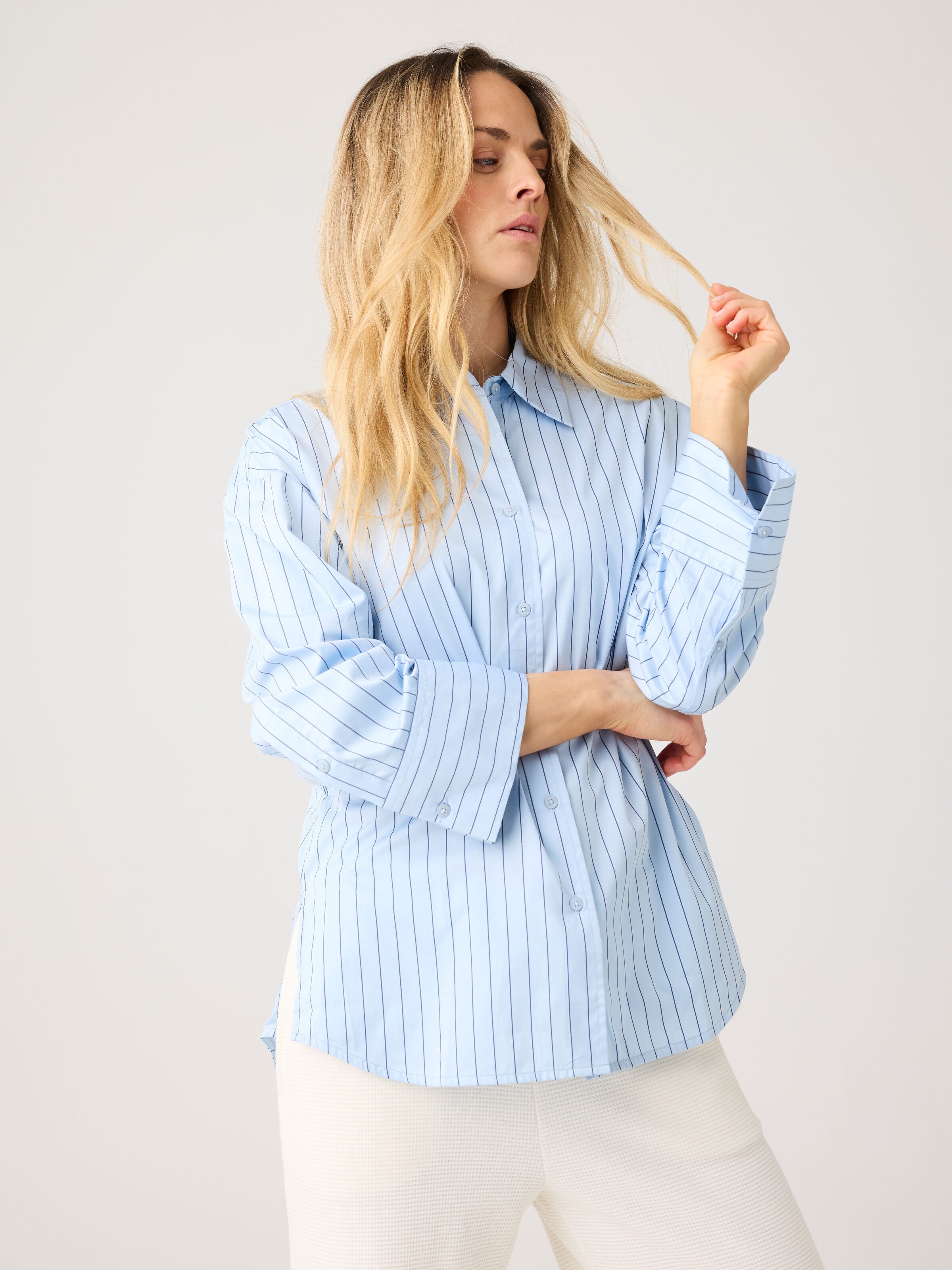 Lockere Bluse DEW mit Pinstripes aus Bio-Baumwolle
