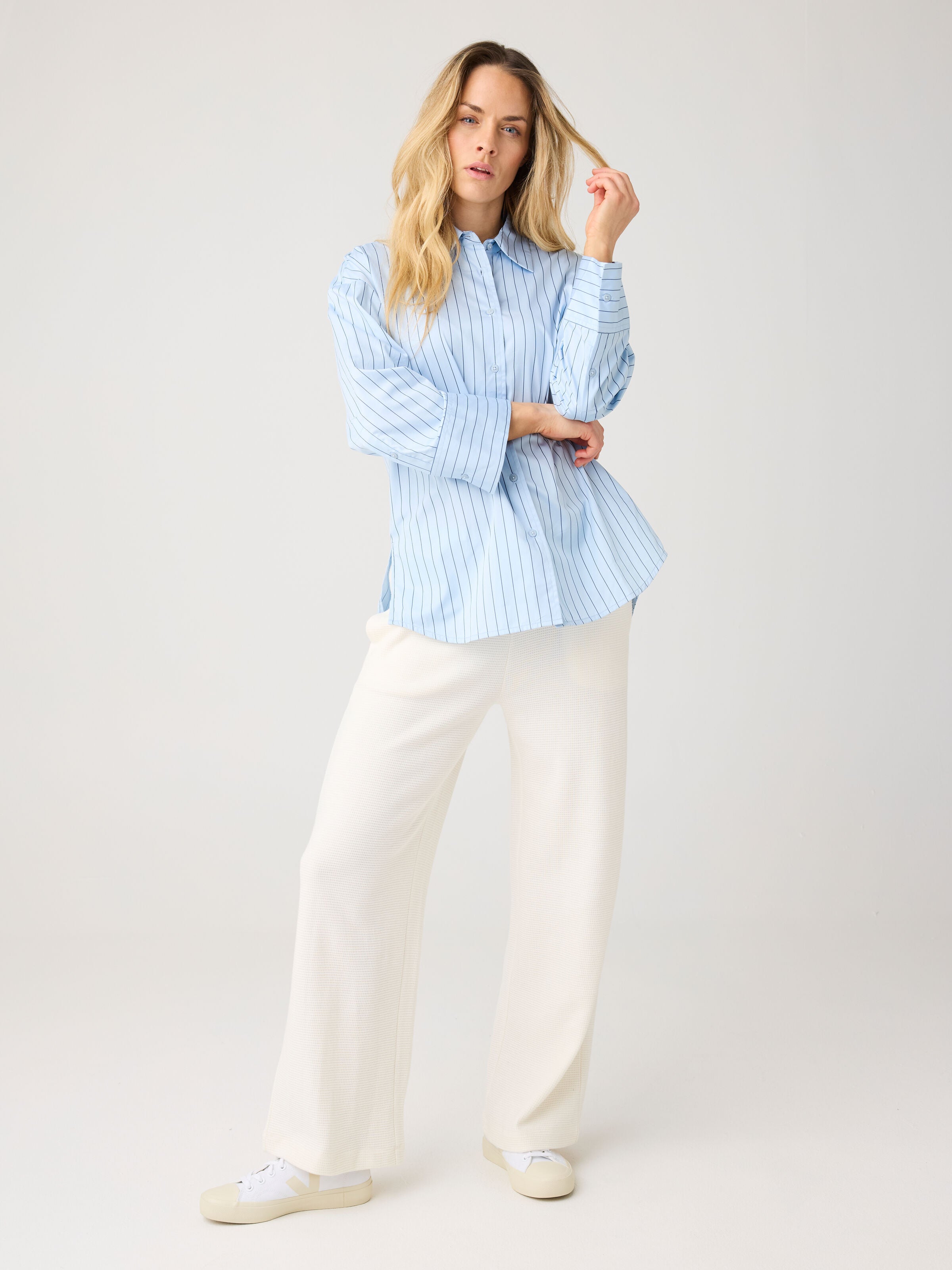 Lockere Bluse DEW mit Pinstripes aus Bio-Baumwolle