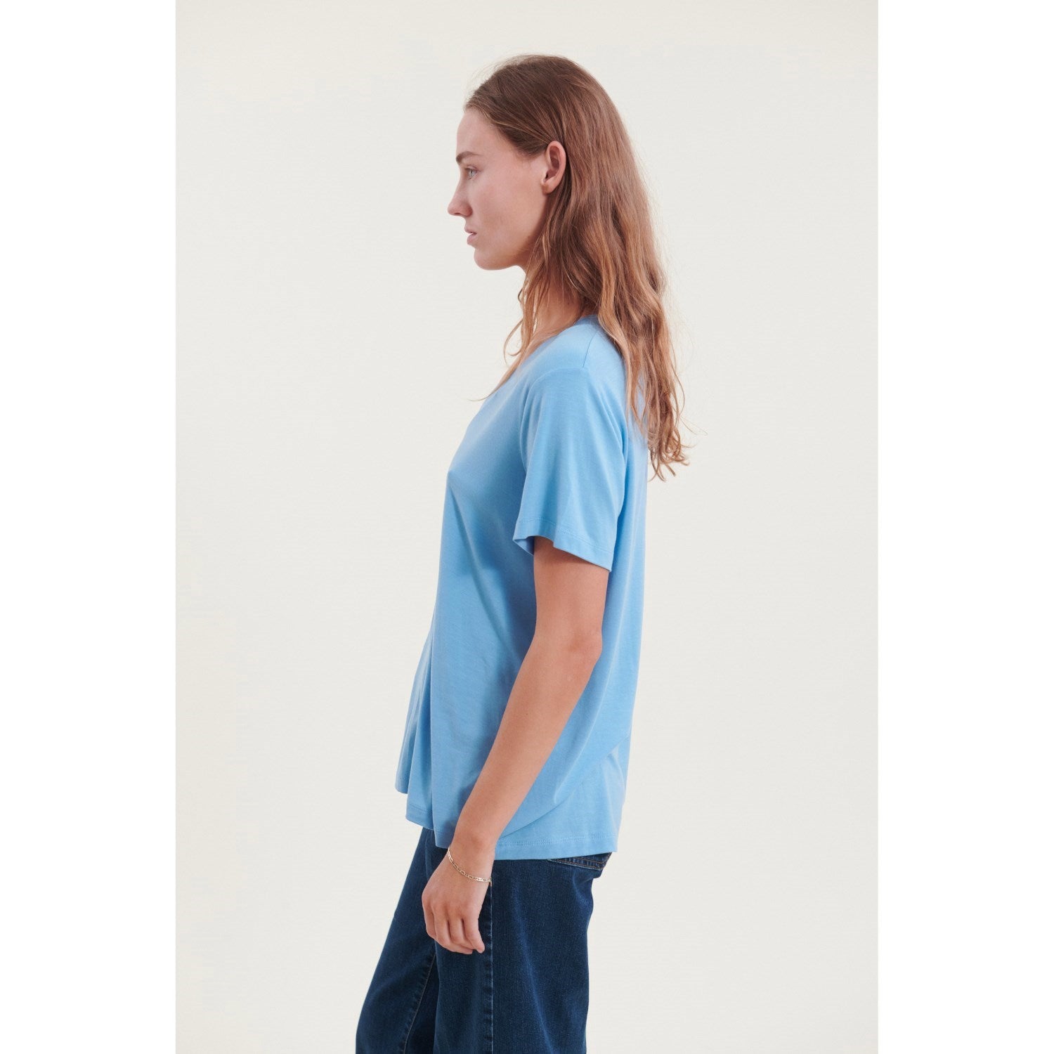 T-Shirt JOLINE mit V-Ausschnitt aus Tencel™