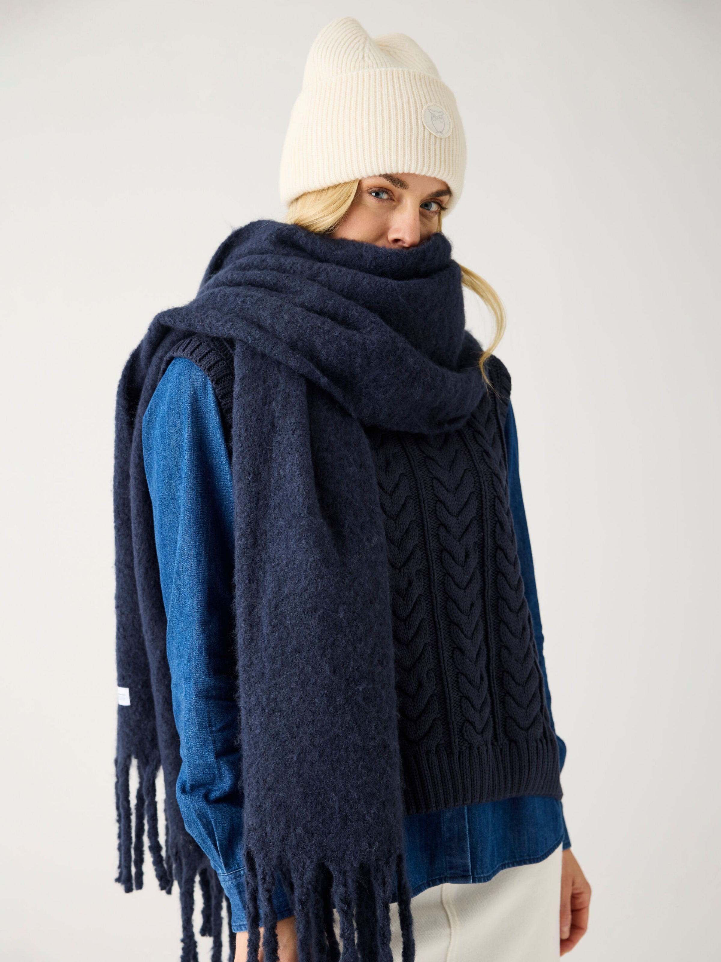 Großer Schal mit Fransen aus recyceltem Polyester