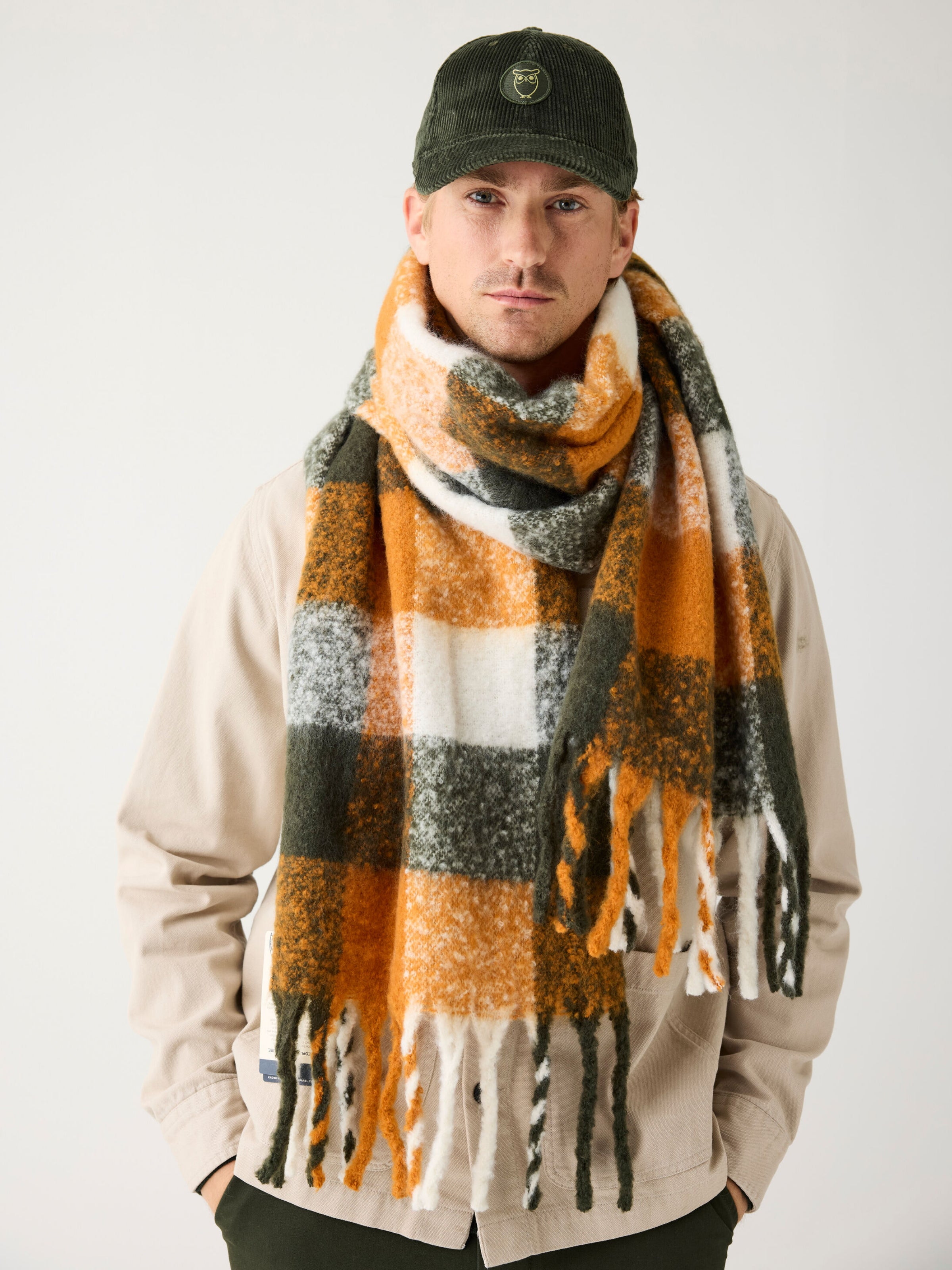 Großer Schal mit Fransen aus recyceltem Polyester