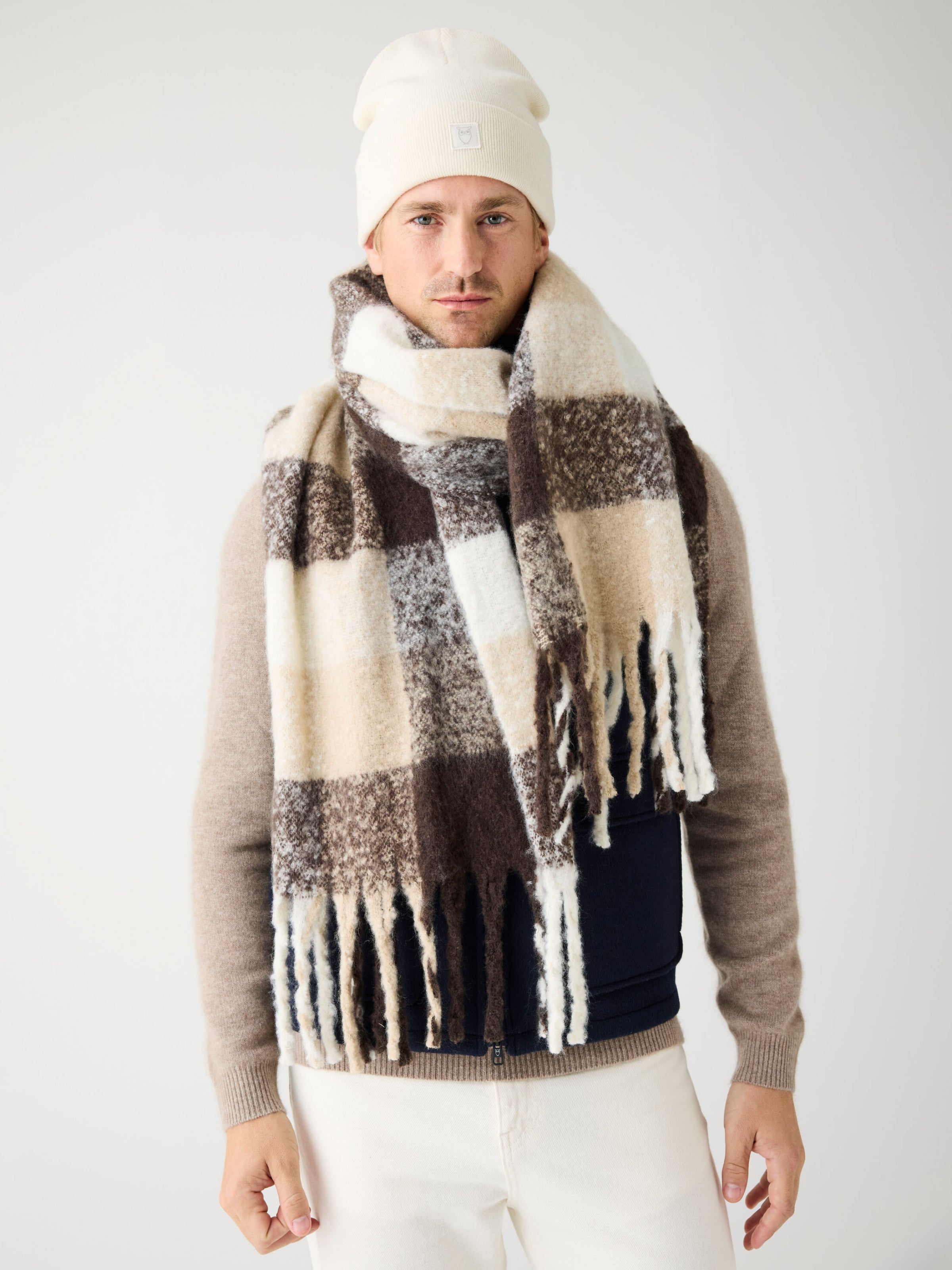 Großer Schal mit Fransen aus recyceltem Polyester