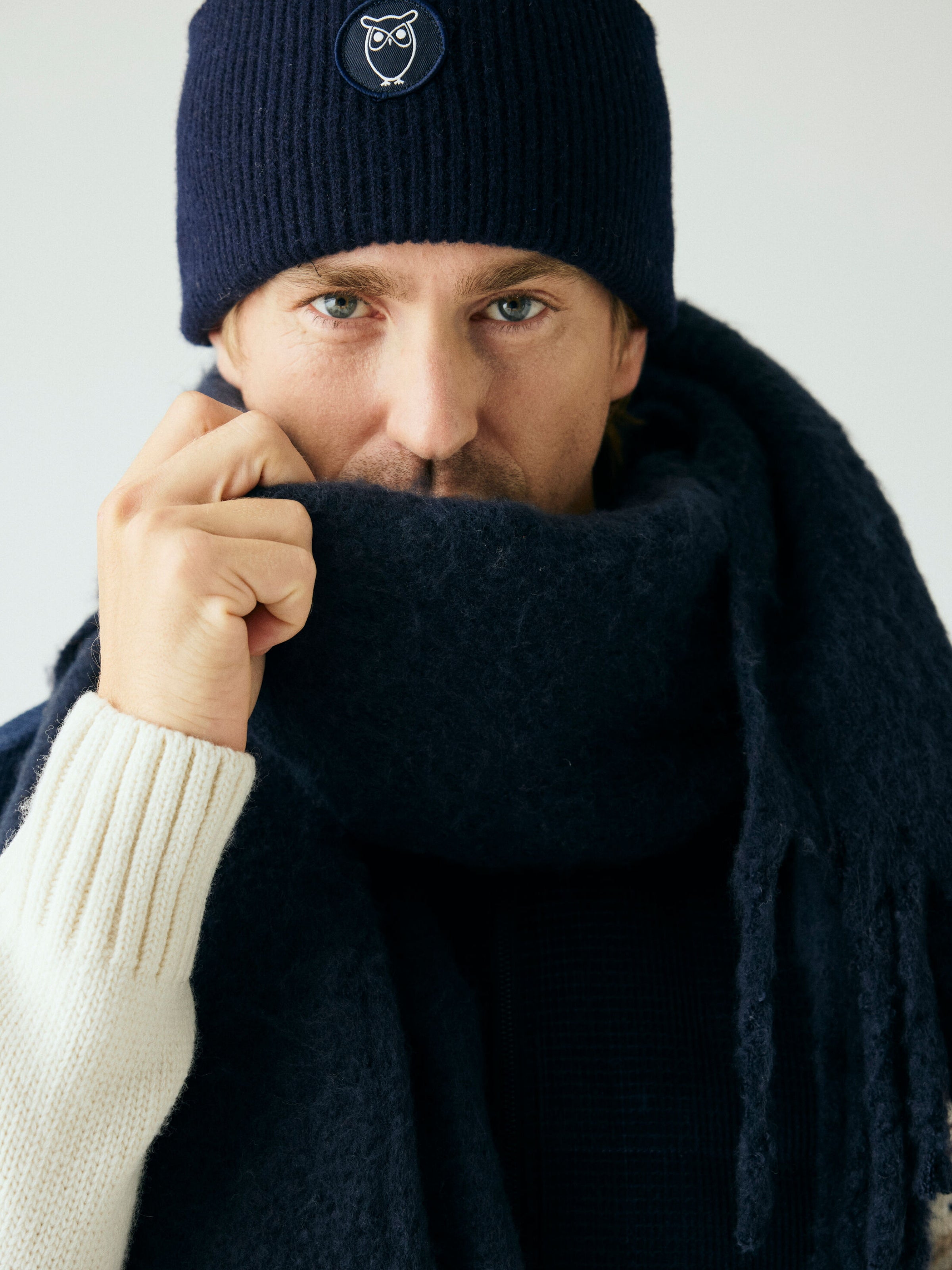 Großer Schal mit Fransen aus recyceltem Polyester