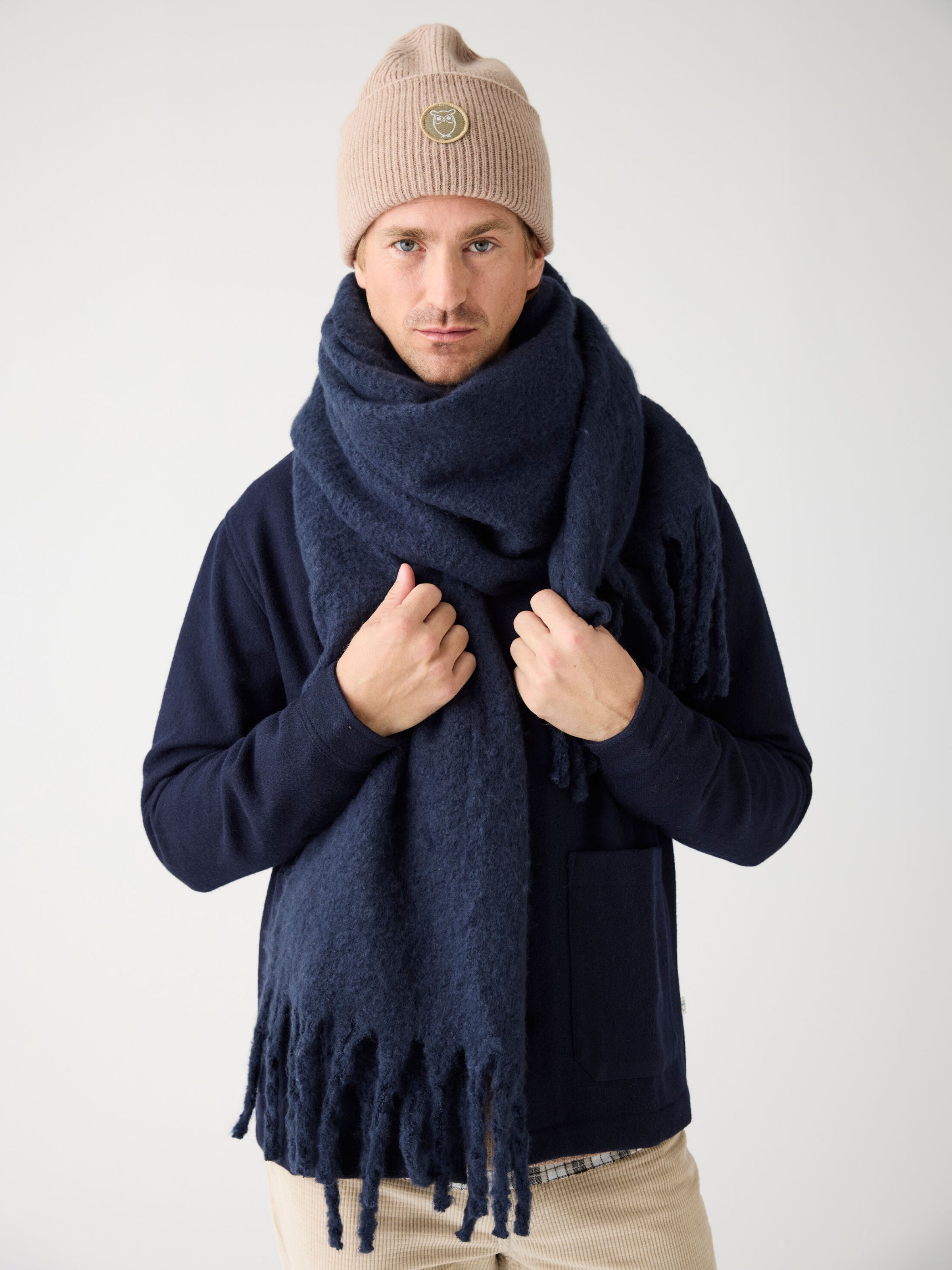 Großer Schal mit Fransen aus recyceltem Polyester