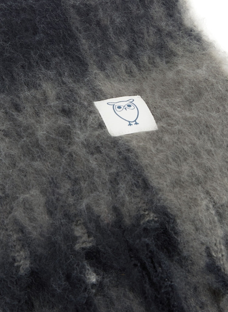 Großer Schal mit Fransen aus recyceltem Polyester